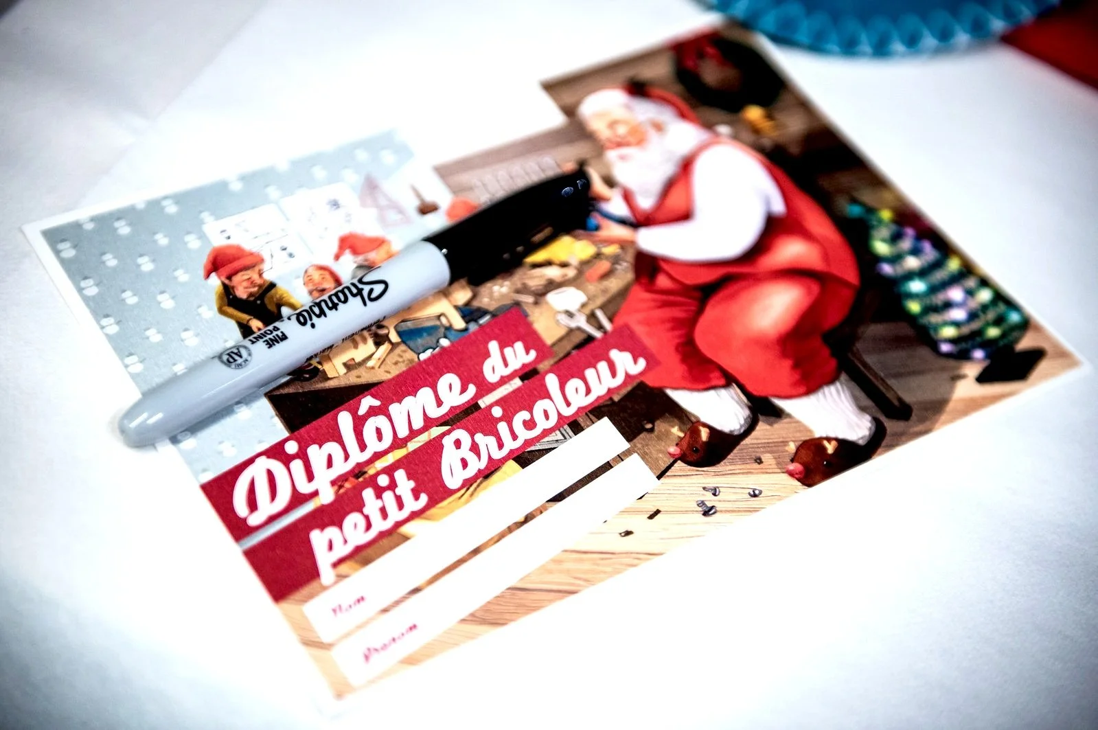 Exemple de livret de bricolage de Noël avec une image de Père Noël.