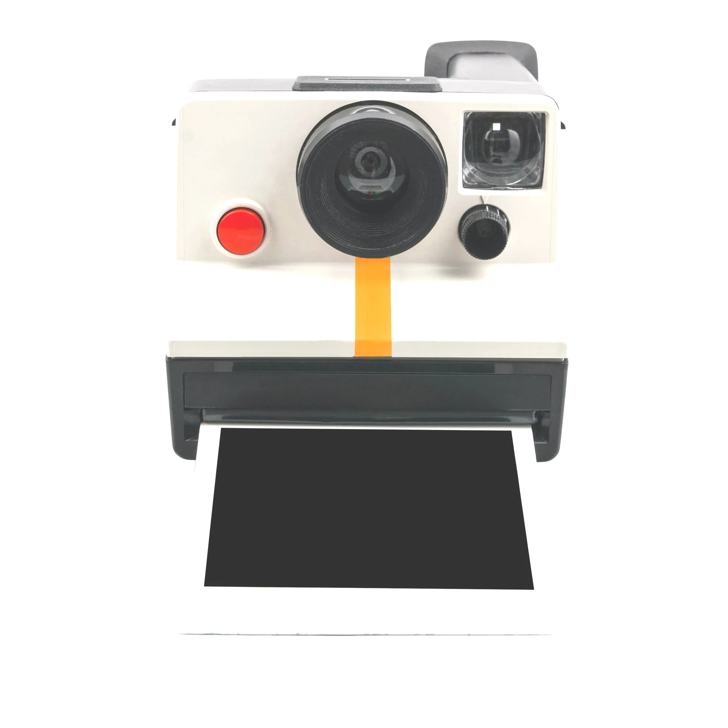 Un robot polaroid vintage avec un casque en forme de face d’un visage humain, affichant un objectif d’appareil photo à la place des yeux, une lentille et un flash, avec un fond blanc