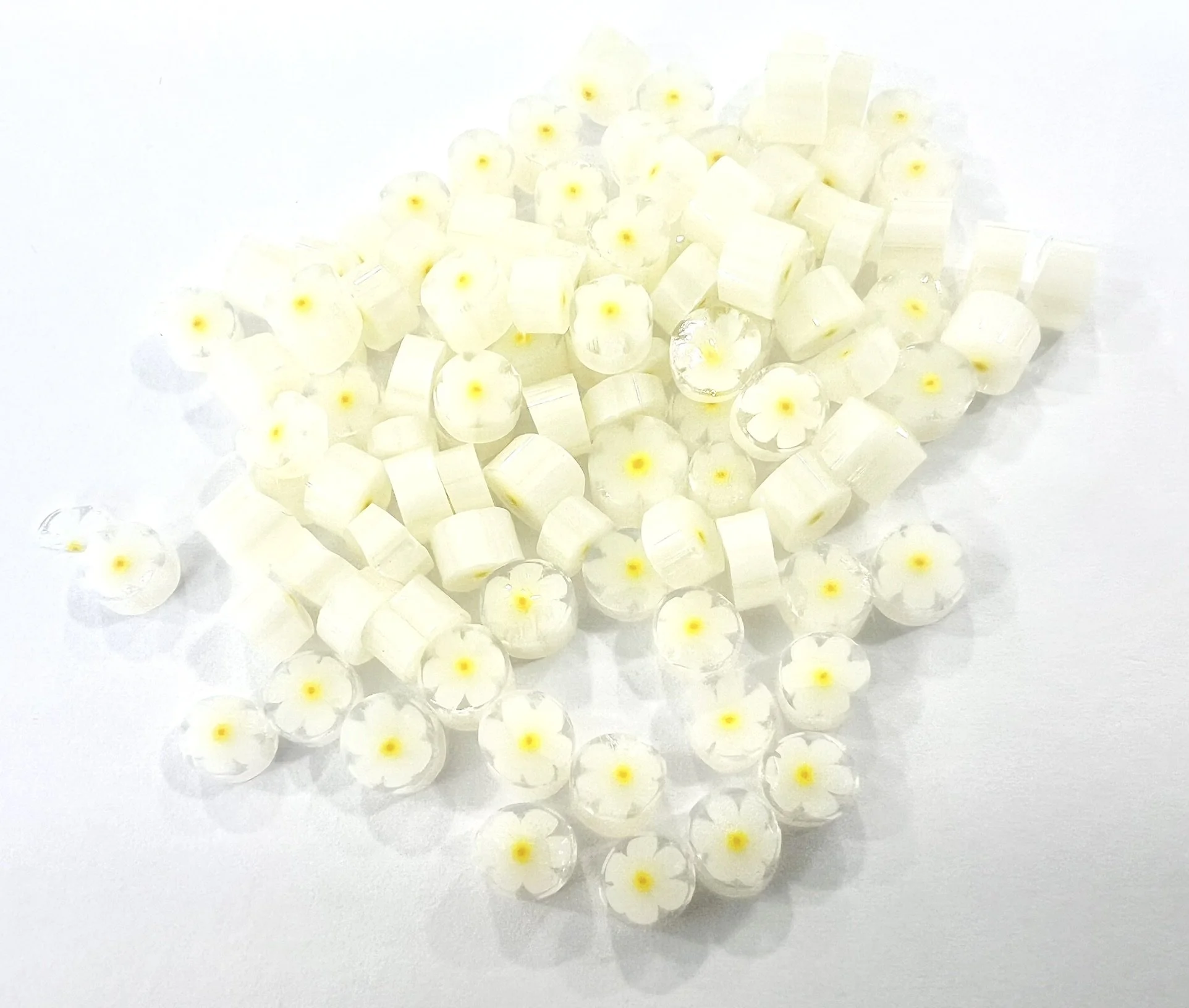 White Oxeye Daisy Flower Murrini, Bullseye Glass