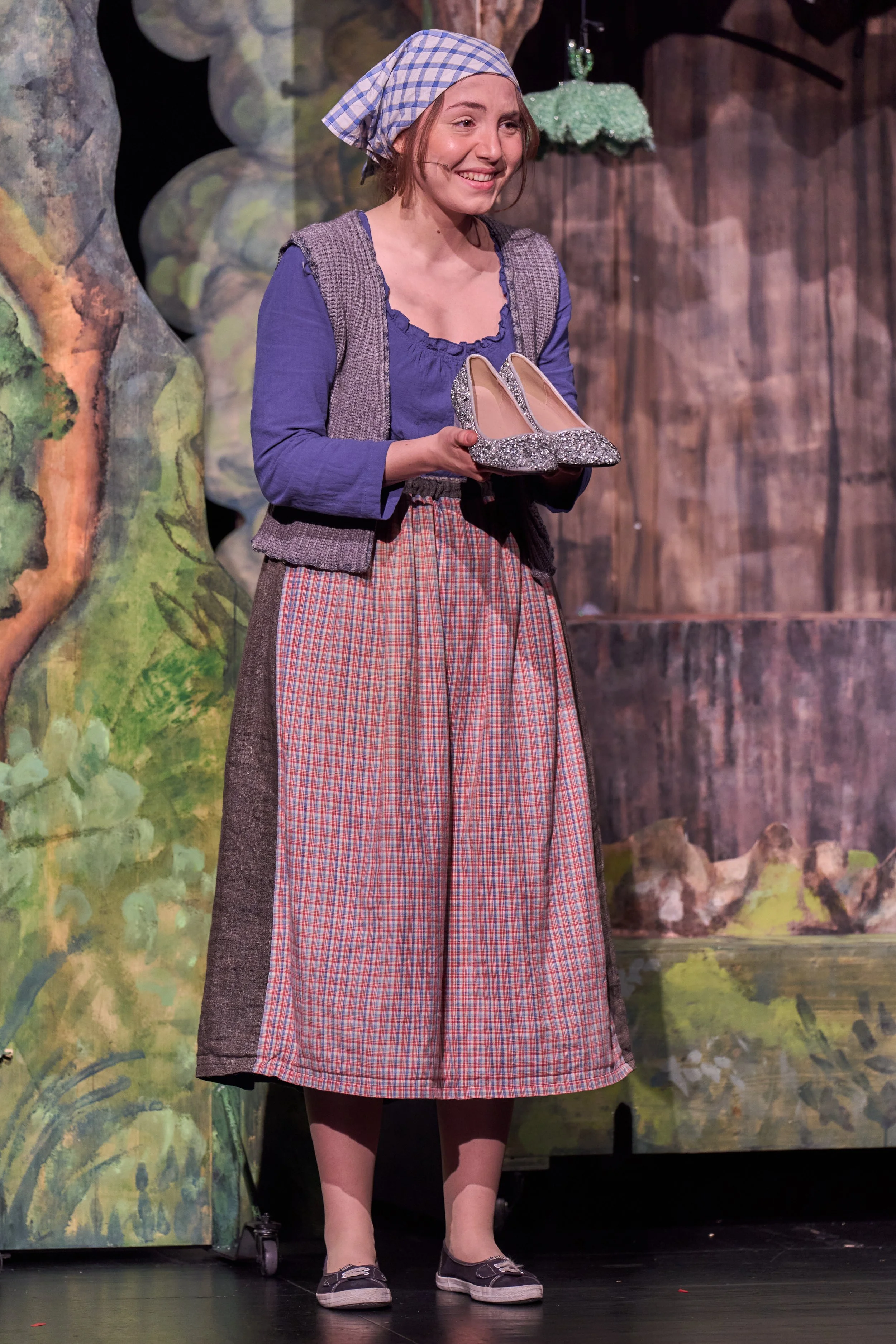 Maya Lotan als Aschenputtel