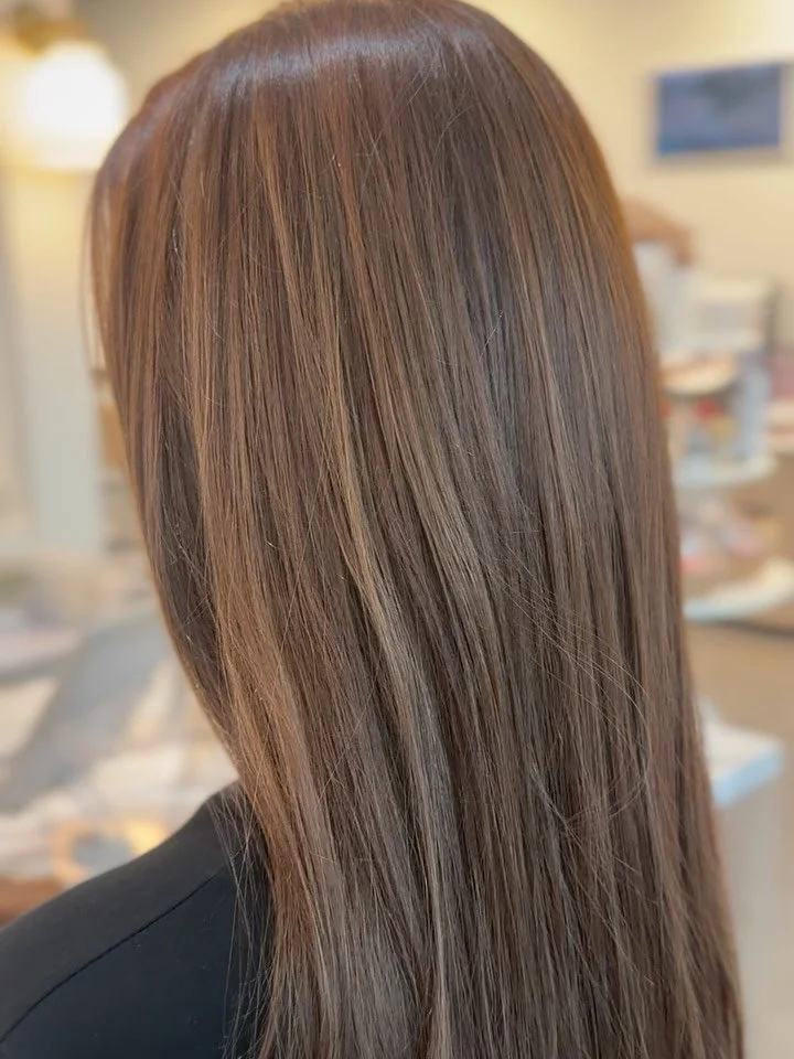 Weekend hair dump 🍂✨

A little peek at what&rsquo;s been happening in the Adrift chairs lately&hellip; and let&rsquo;s just say fall hair has entered the chat.

We&rsquo;re warming things up this season with:

🤎 Rich, dimensional brunettes
🍯 Warme