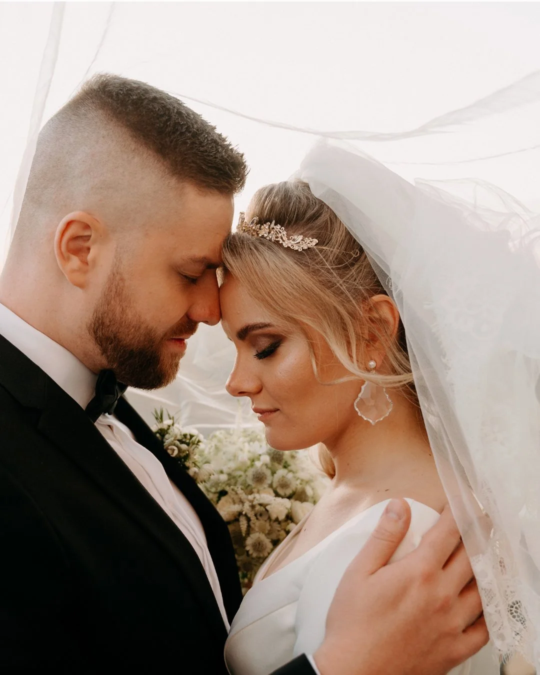 From the intimate touch under the veil to the tearful 'I do,' these are the moments that make a wedding truly royal. ✨ Walking through the ch&acirc;teau halls and gardens, Lenka &amp; Jakub&rsquo;s love story unfolded beautifully in every image.

#we