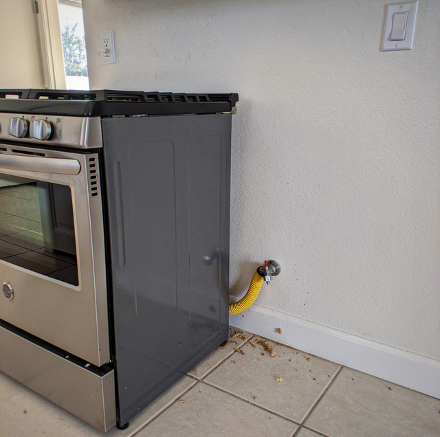 home gas stove with yellow flame and distinct odor warning