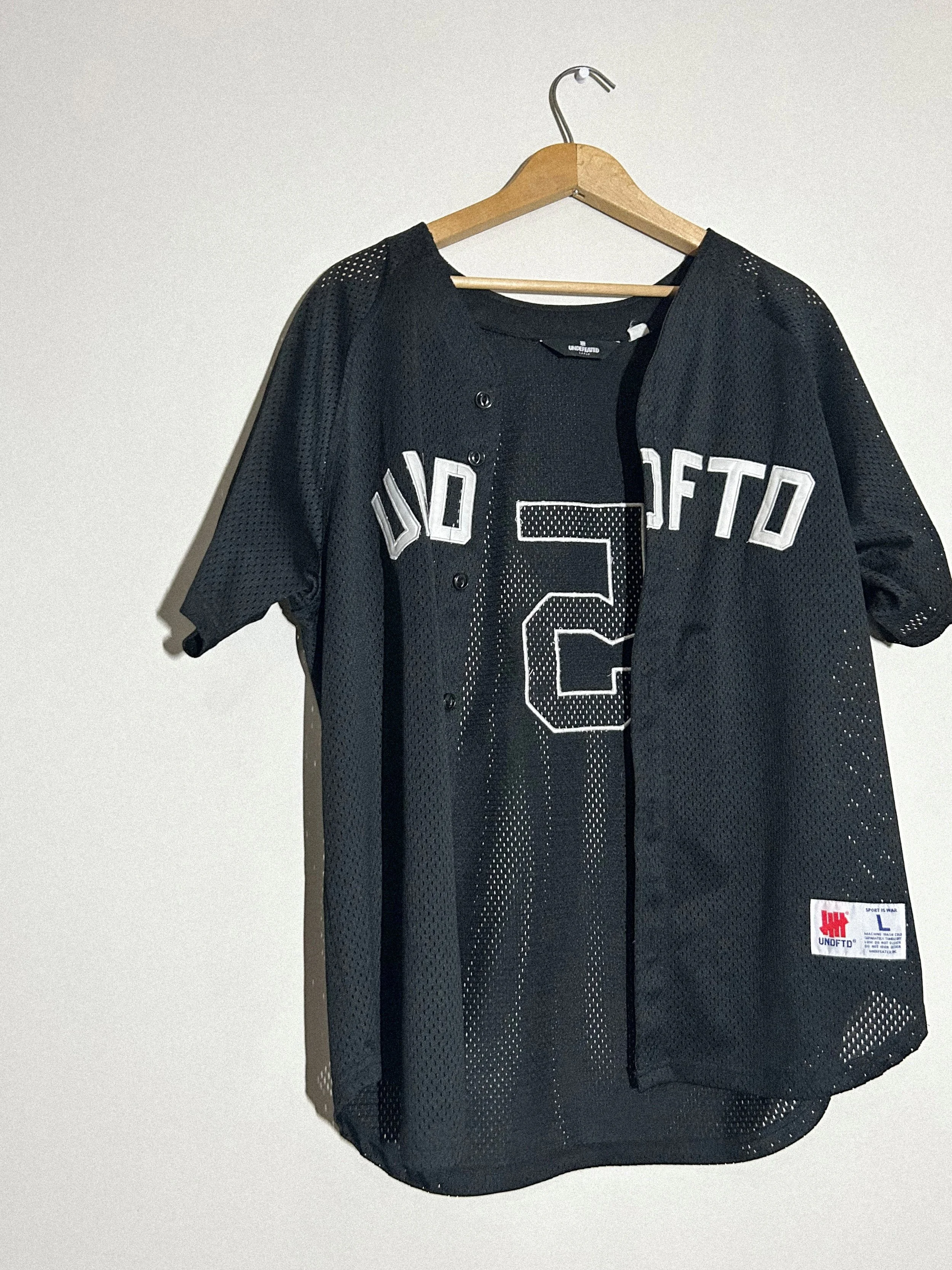 ★ Vintage UNDEFEATED jersey