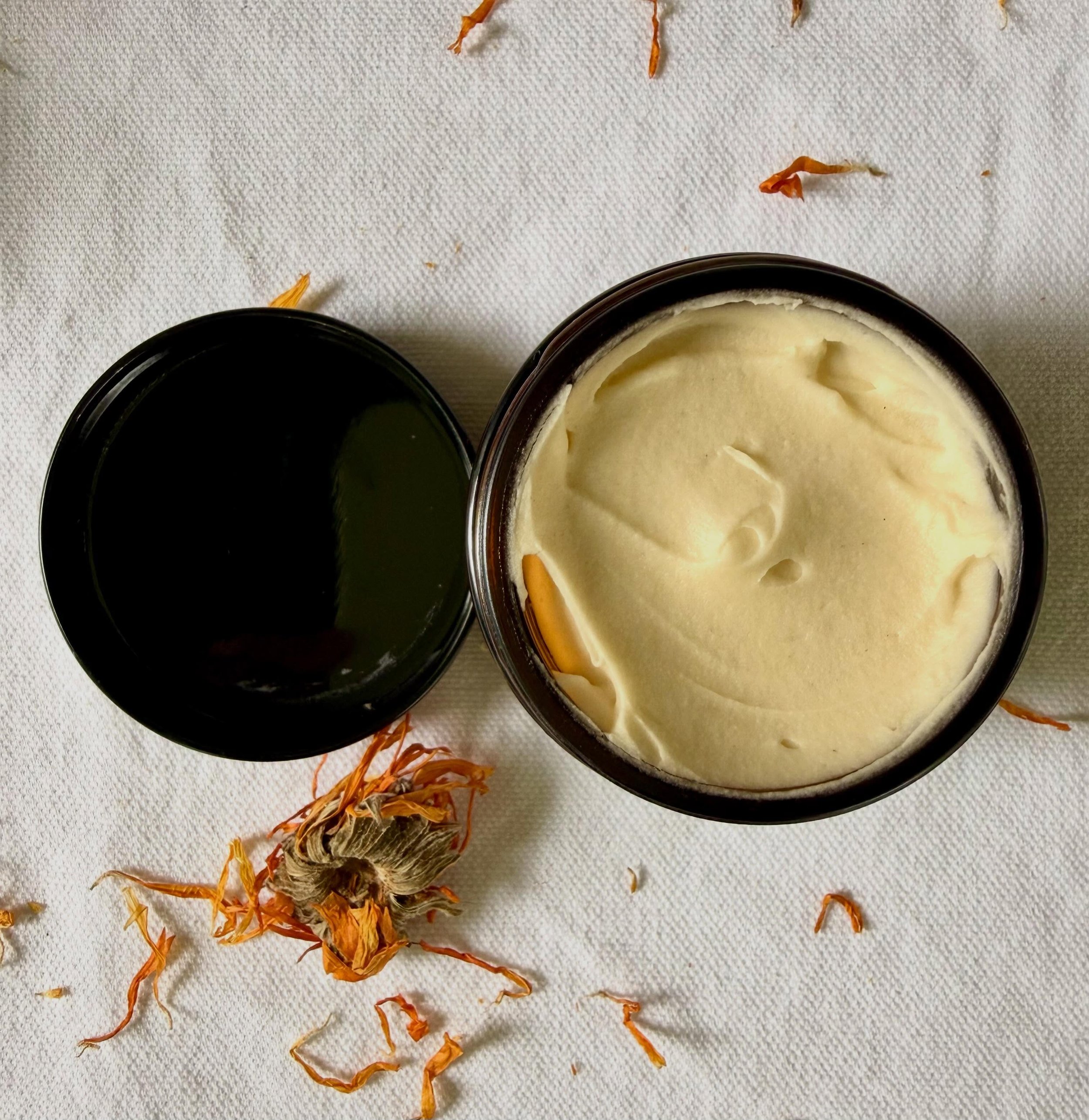 **Calling all my sensitive-skin friends!**📣

➡️This is the product my family needed as a few of us have eczema-prone, dry, cracked, and parched skin profiles. 

But not just anything would do. 🙅&zwj;♀️

My mission was to make something gentle, that