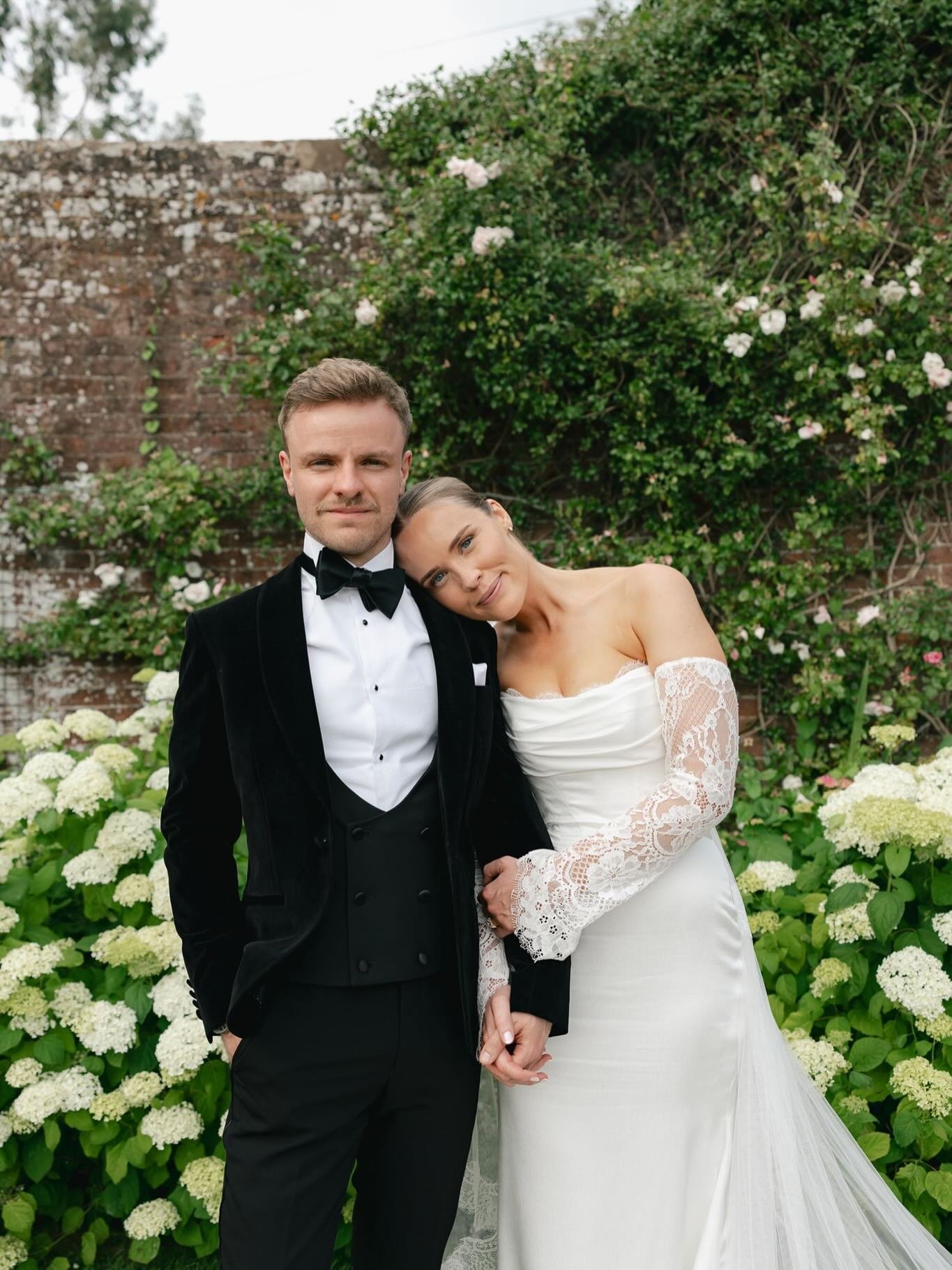 Favs from Chlo&euml; and Alex&rsquo;s beautiful day in Shropshire

Photography @laurenelizabethphotographer 
Venue @davenporthouse 
Videographer @balugaweddings 
Florist @katyrosemayfloral 
Dress @lovestory.london 
Dress boutique @laurenfrancisbridal