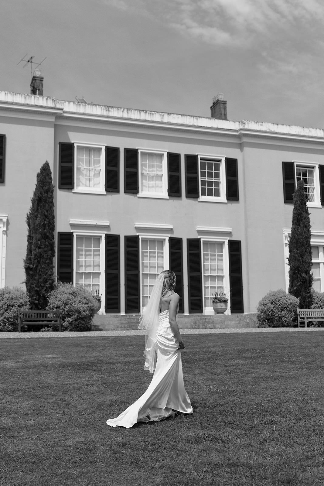 Bignor-Park-Estate-Luxury-East-Sussex-Wedding-Photographer-R&C-Wedding-Drinks-Cocktail-Hour-5.jpg