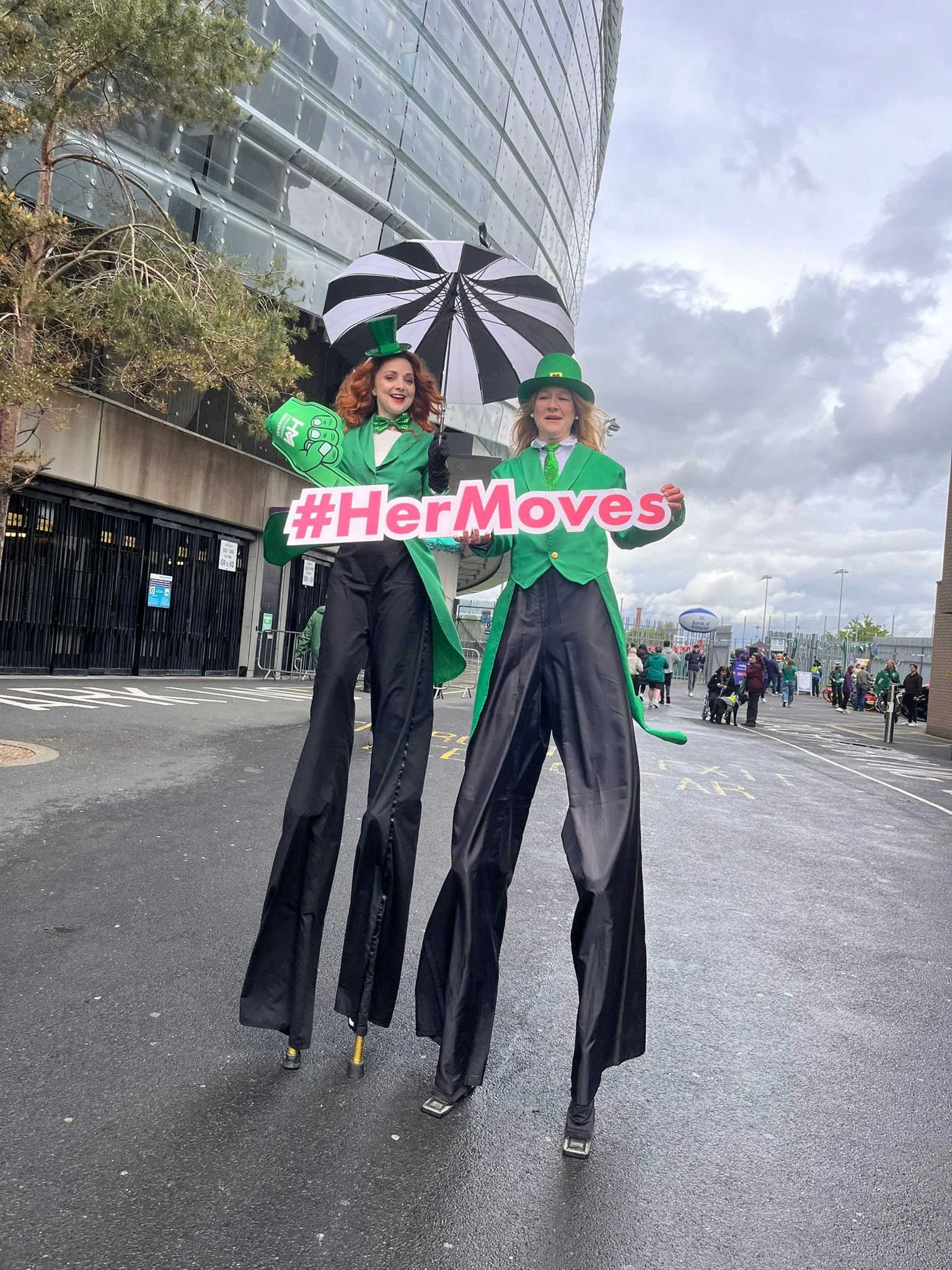 Social Campaign HER moves