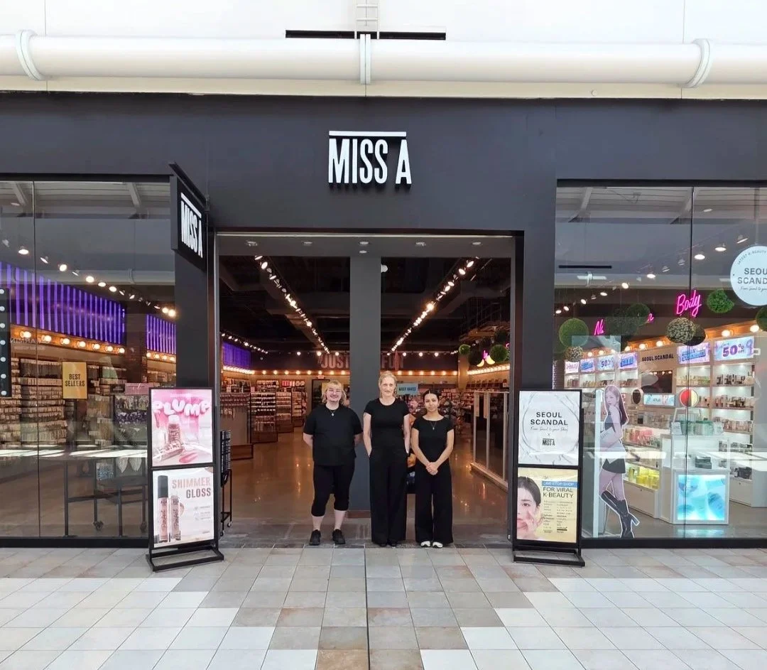 image of the Coral Ridge Mall Miss A storefront