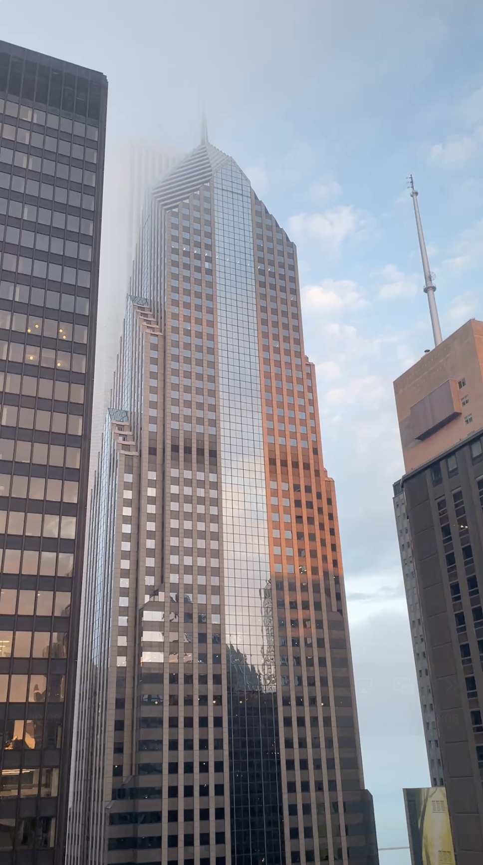Chicago skyscraper on a cloudy morning
