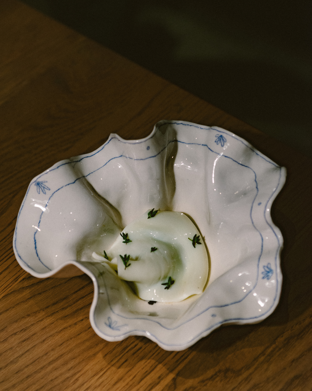 White ruffled ceramic bowl by Chiara Caselli