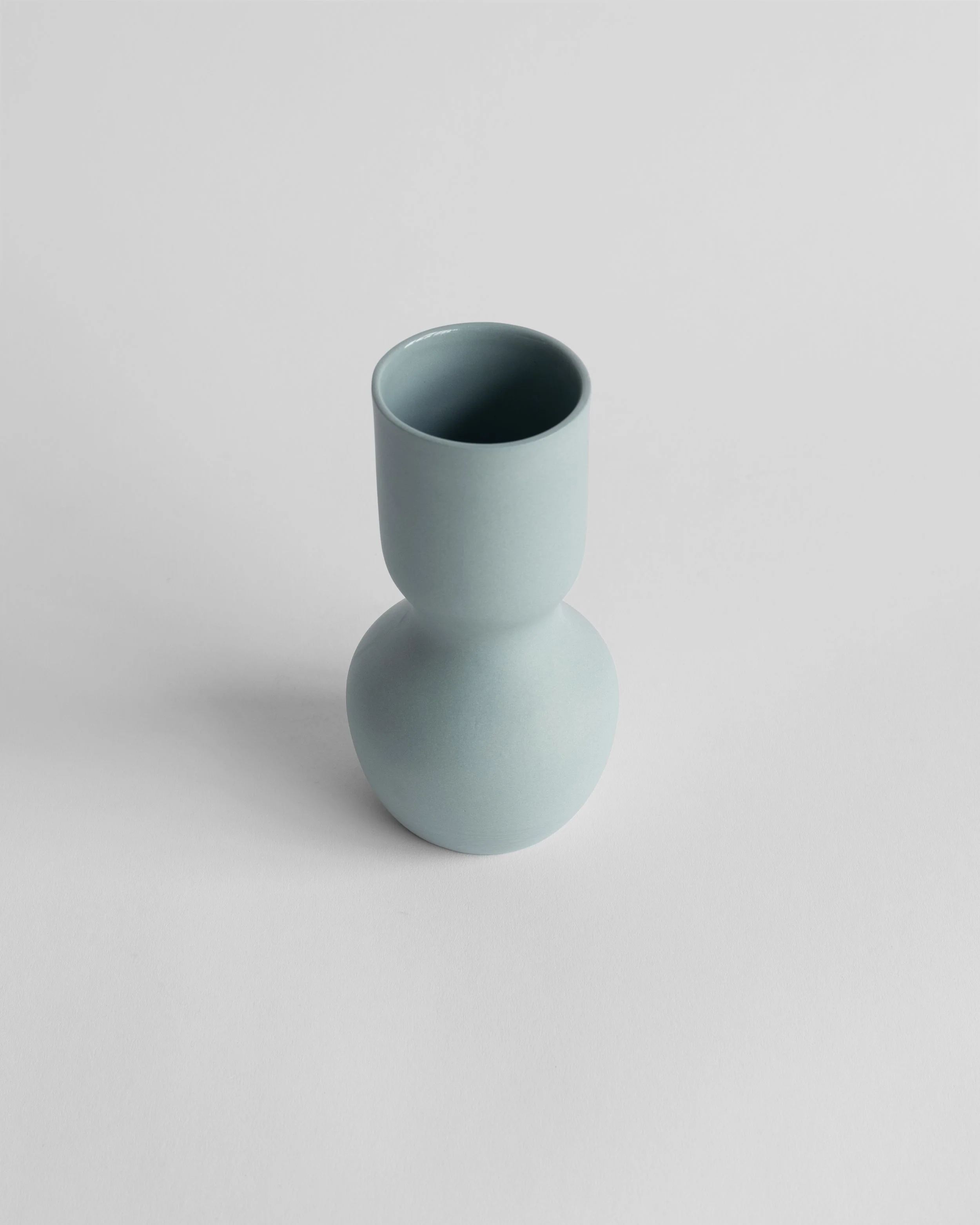 NEW_Aava_medium_vase_slate_b.jpg