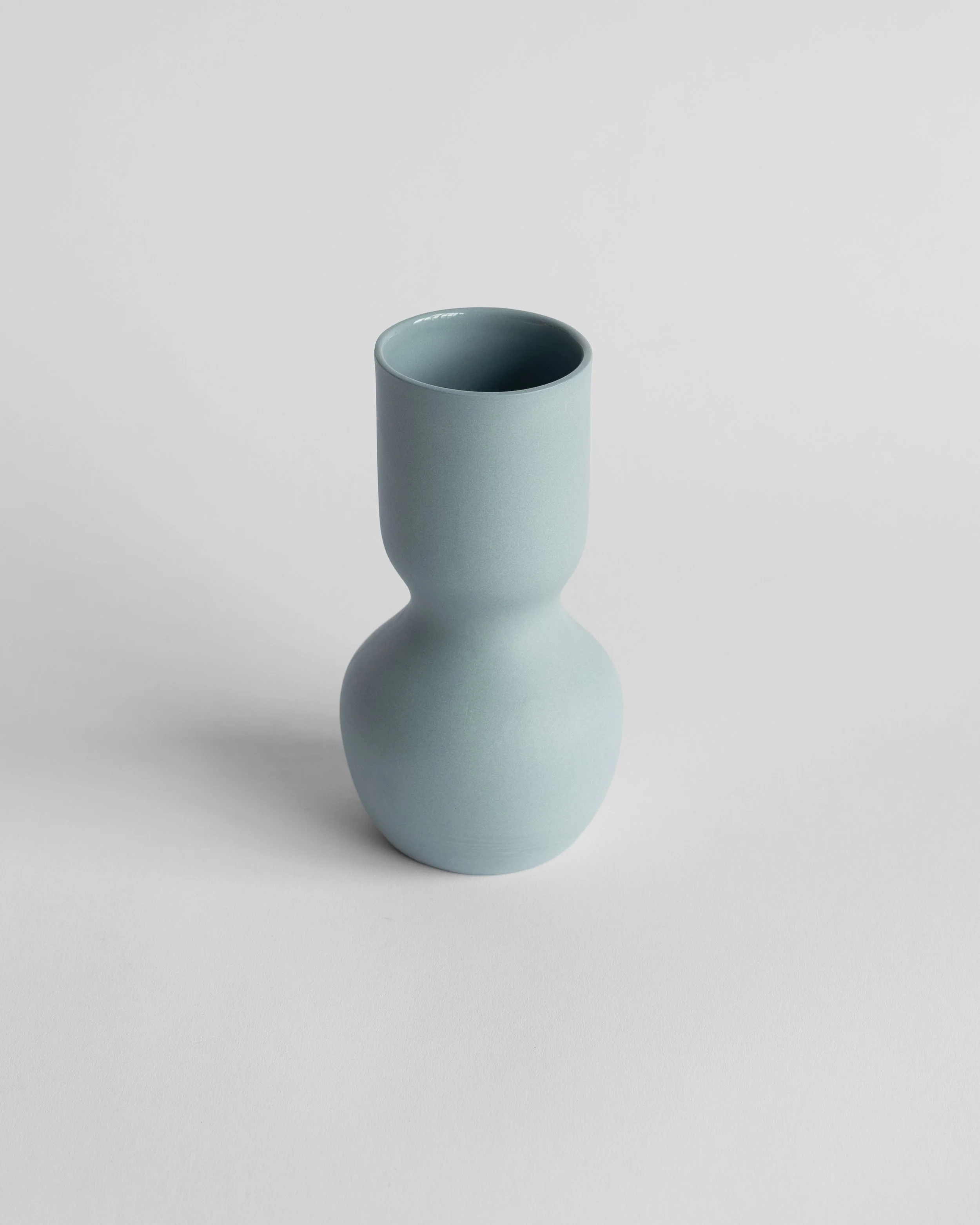 NEW_Aava_medium_vase_slate_a.jpg