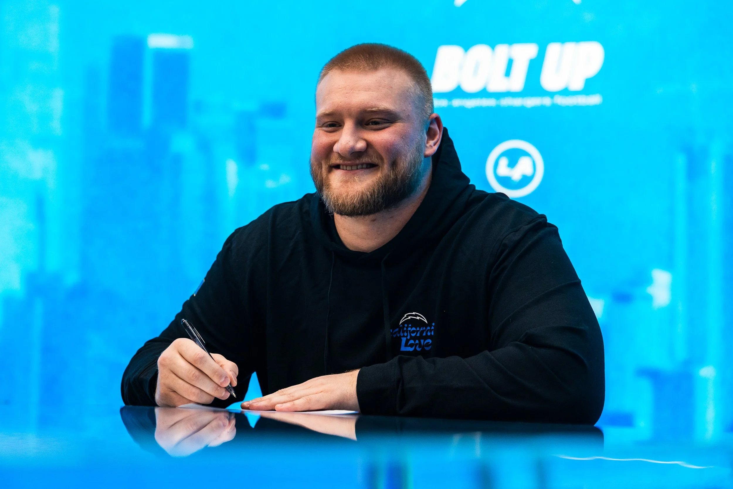 Chargers reach deal with C Tyler Biadasz