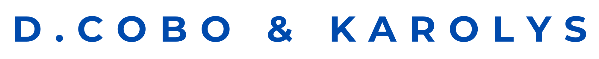 Logotipo de D. Cobo y Karolys en letras azules sobre fondo blanco.