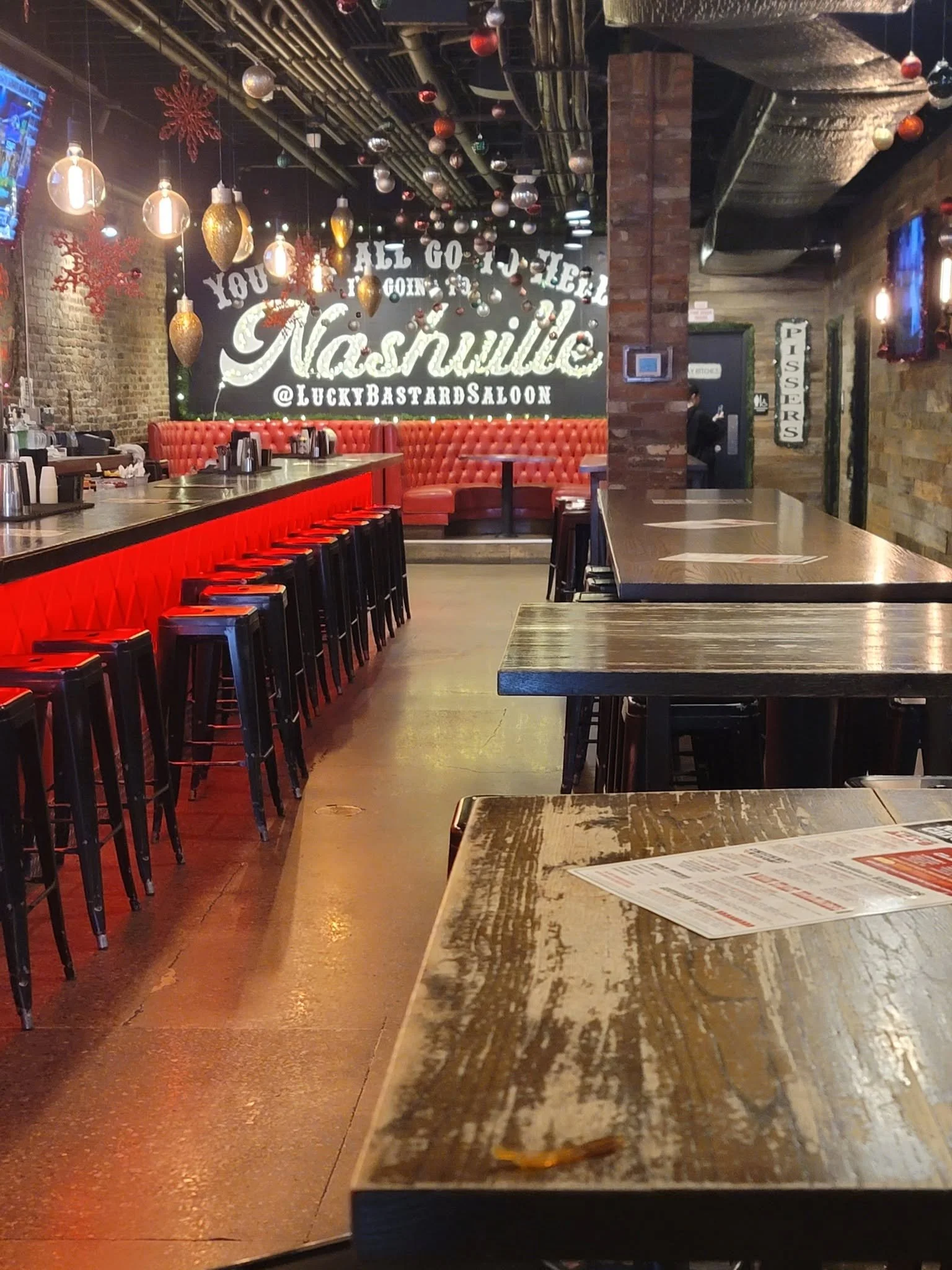 Nashville is such a fun way to spend a weekend with a group of friends! Birthday parties, bachelor/bachelorette parties, group get togethers or work events can all be a great option for such a lively city!