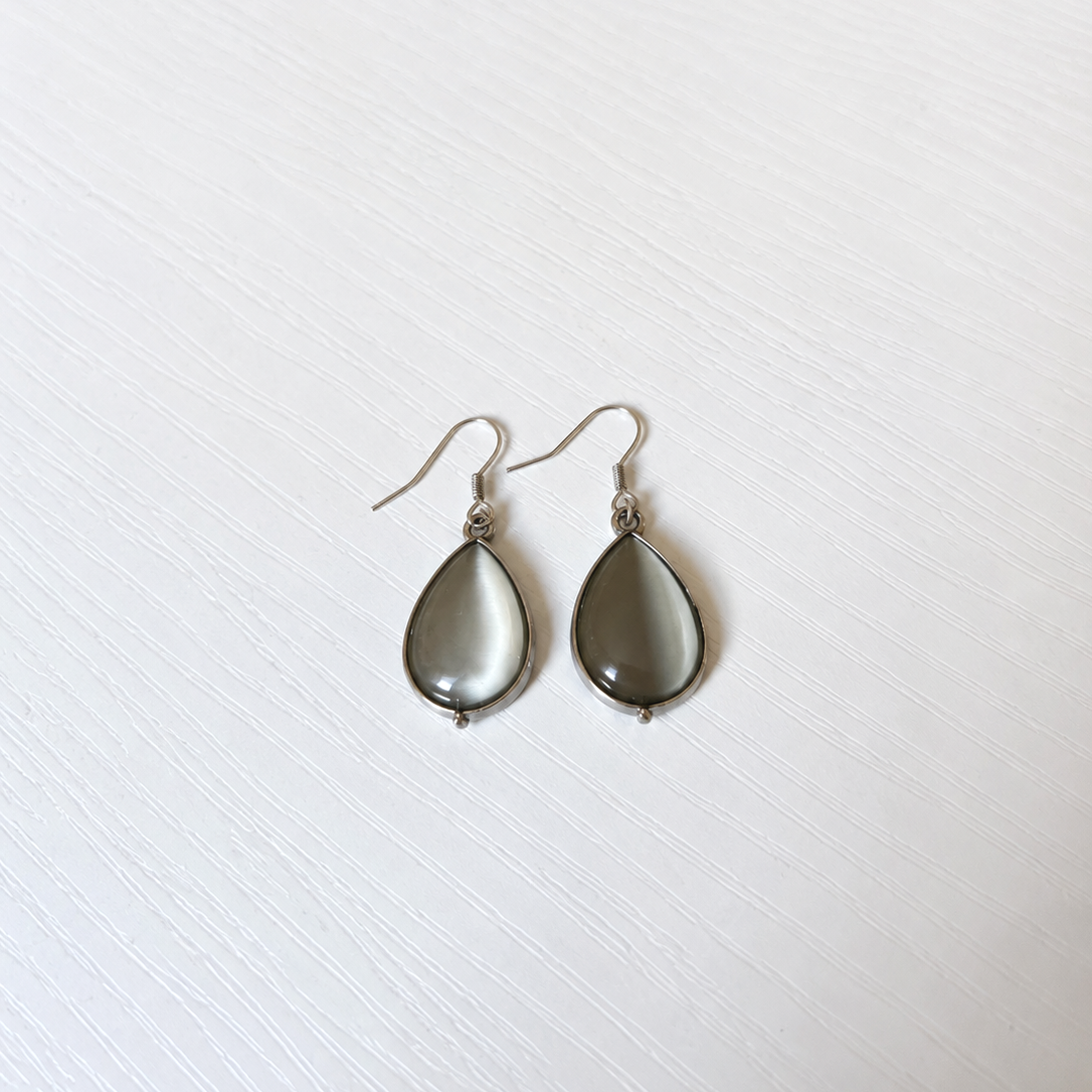 silver+earrings.png