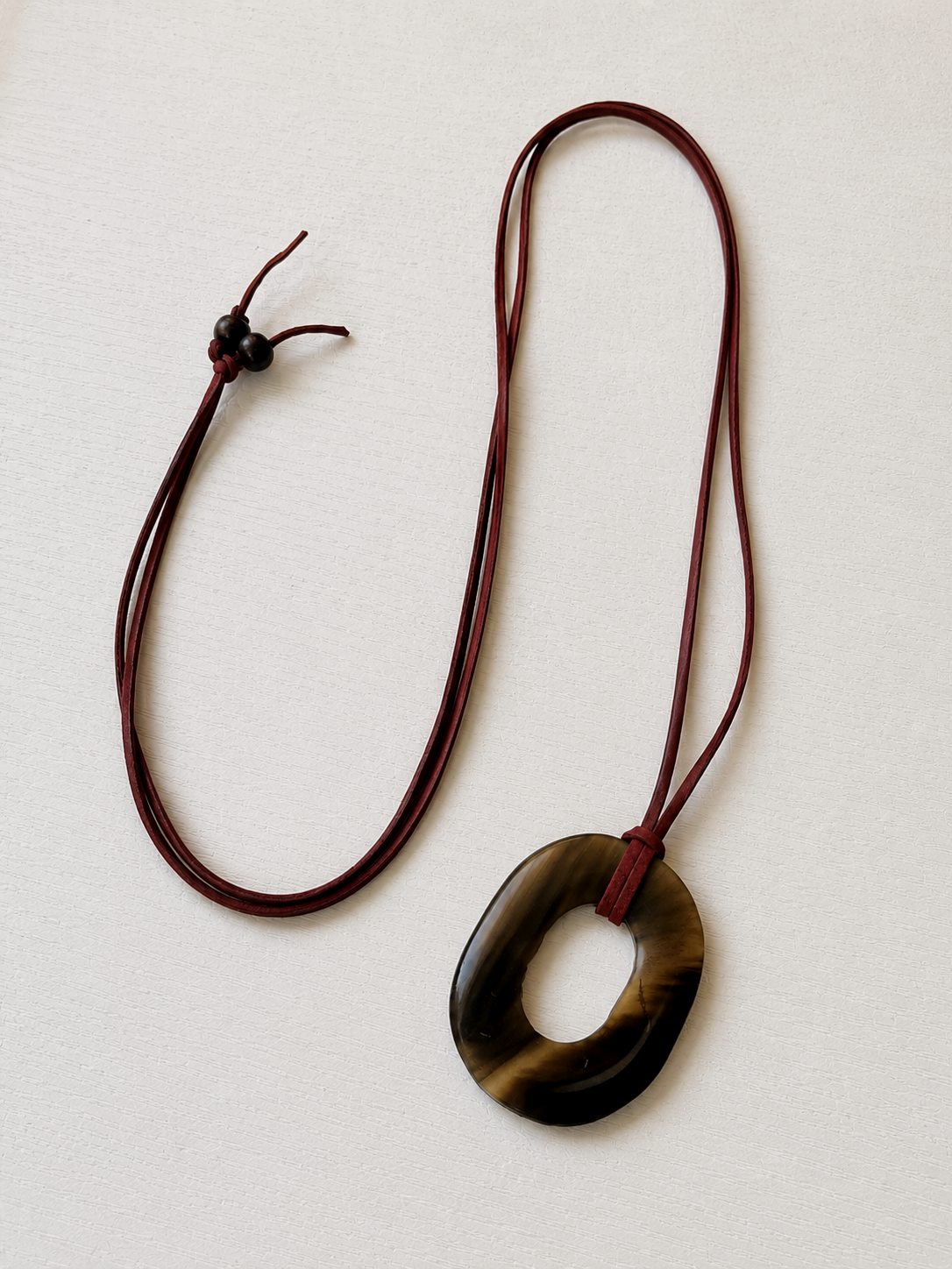 Red+band+necklace.png