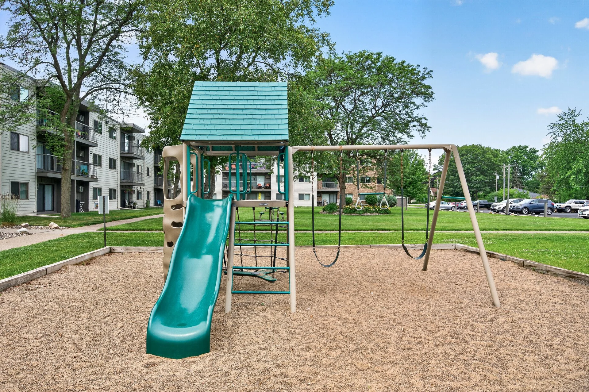 12_6048_Upper_51st_Ext_Ame12_mls.jpg