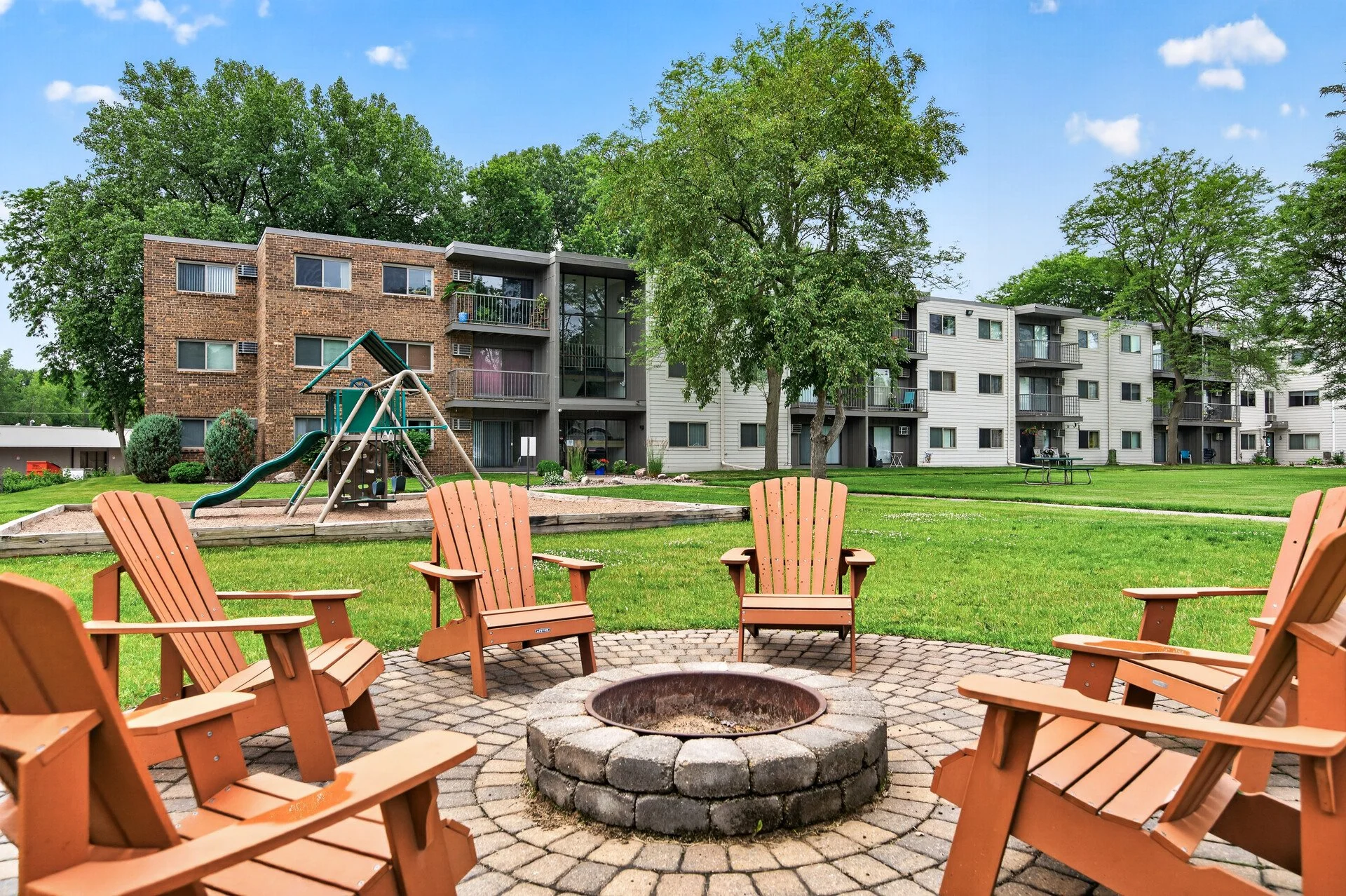 13_6048_Upper_51st_Ext_Ame13_mls.jpg