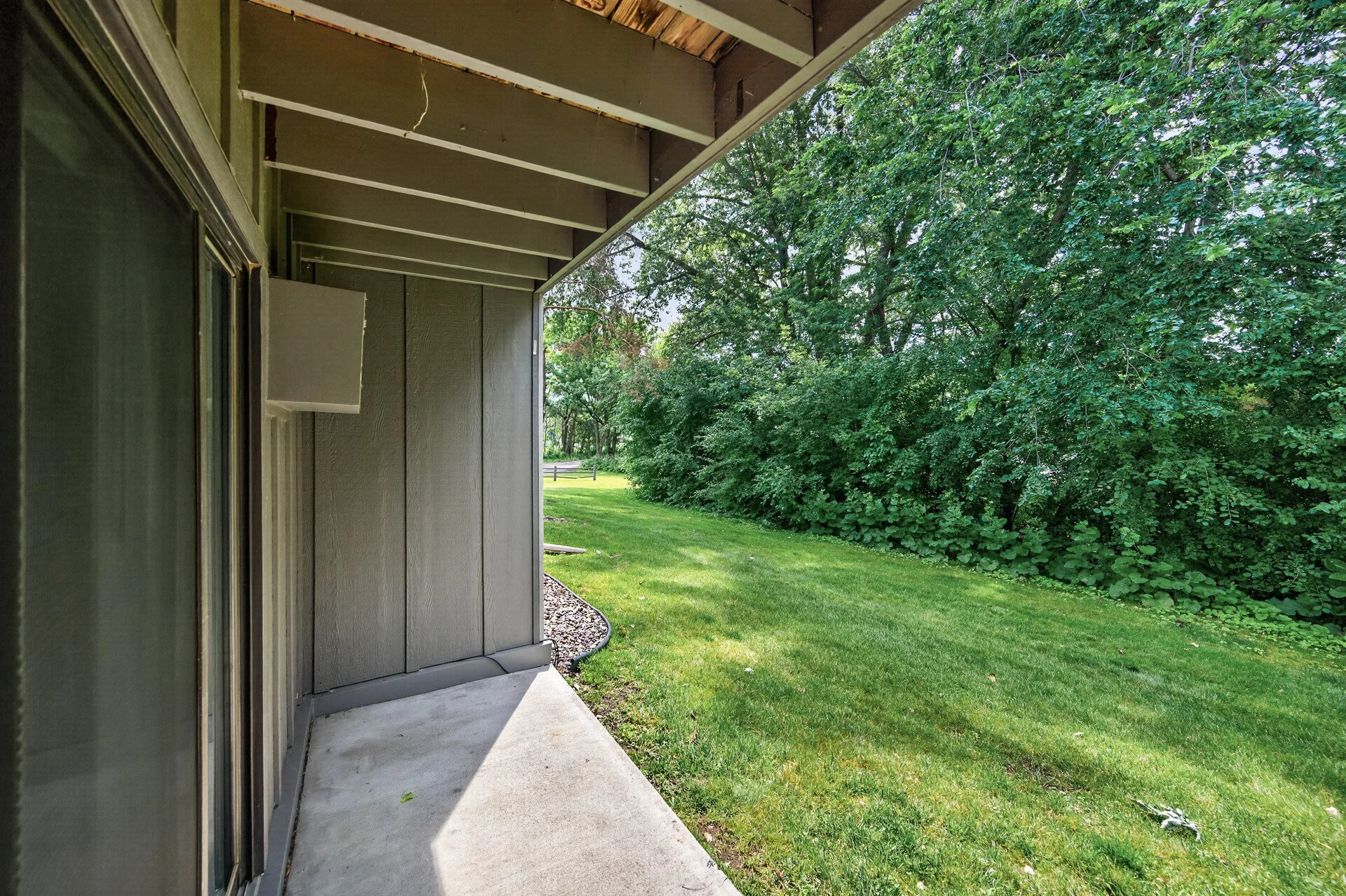 73_6048_Upper_51st_11823_mls.jpg
