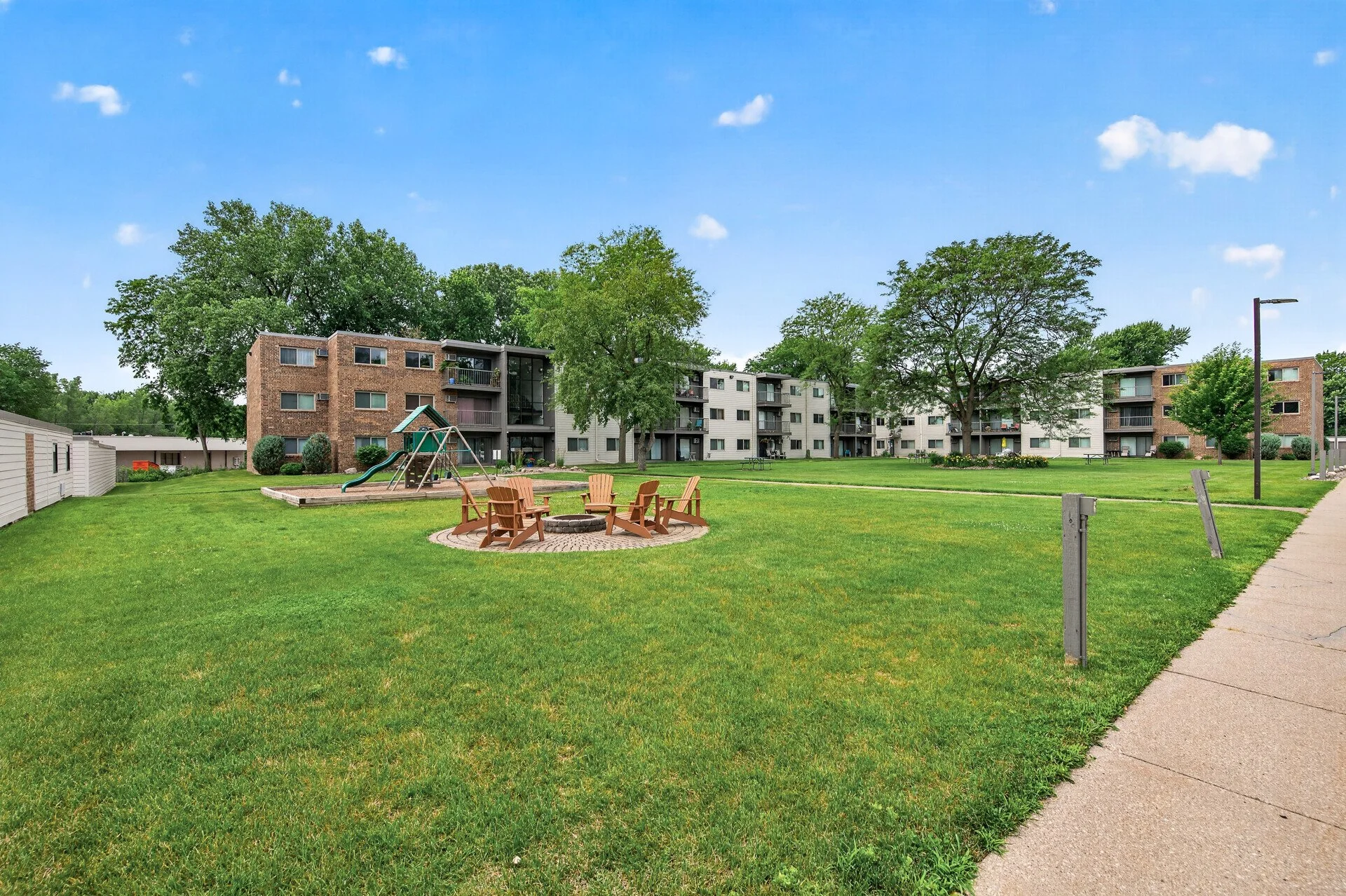 15_6048_Upper_51st_Ext_Ame15_mls.jpg