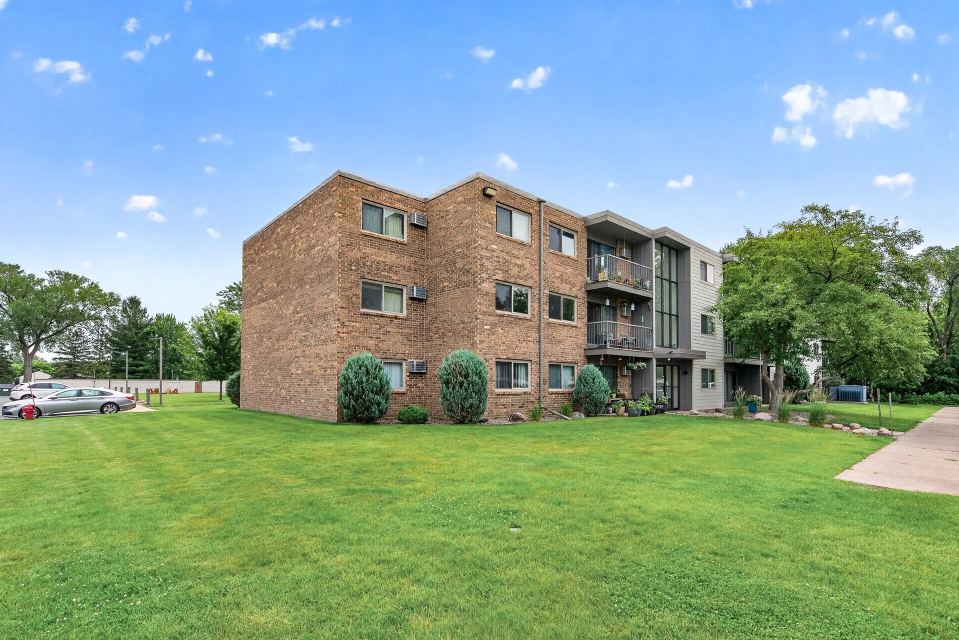 06_6048_Upper_51st_Ext_Ame6_mls.jpg