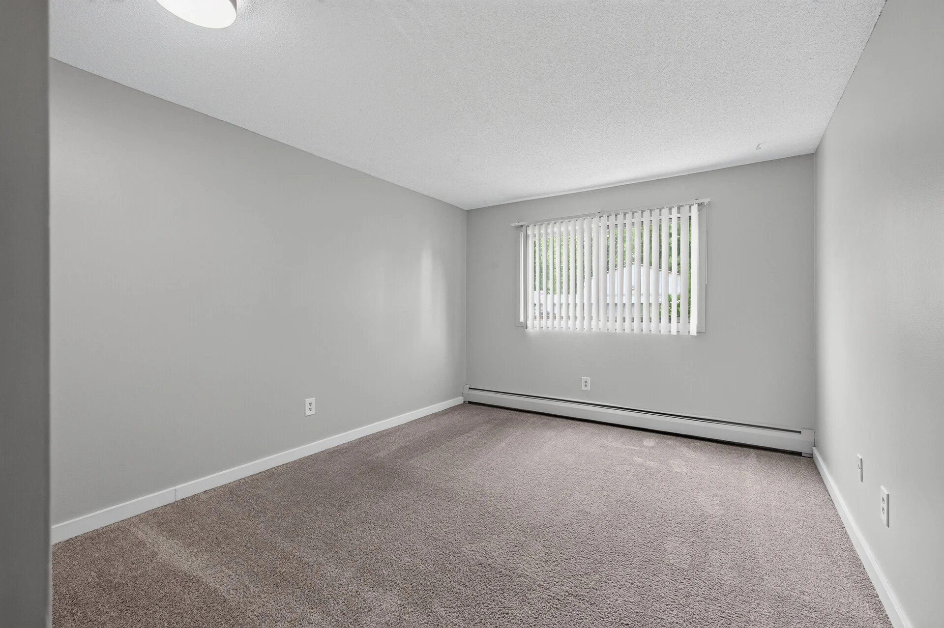 45_6048_Upper_51st_10520_mls.jpg