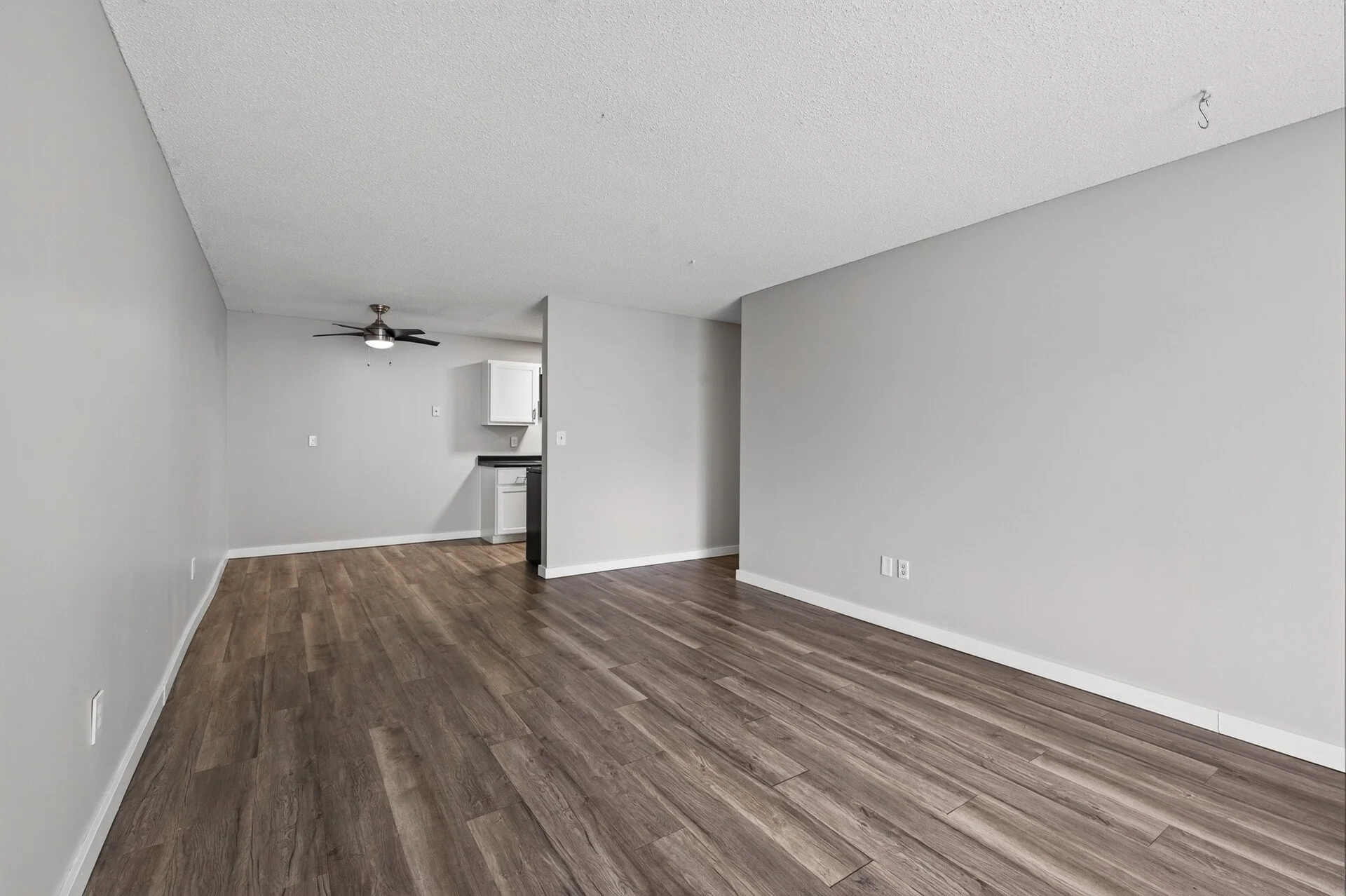 40_6048_Upper_51st_10515_mls.jpg