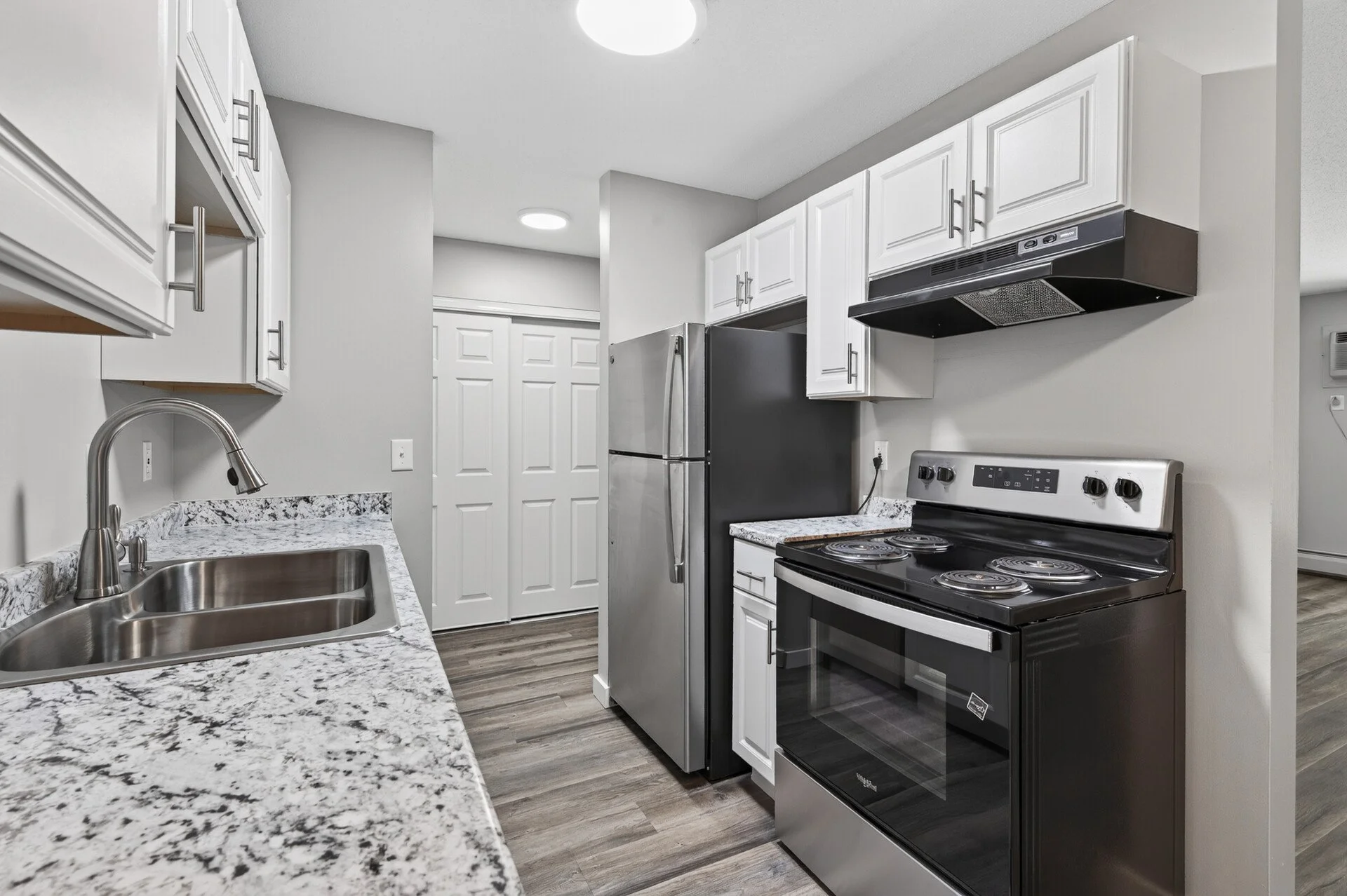 58_6048_Upper_51st_1188_mls.jpg