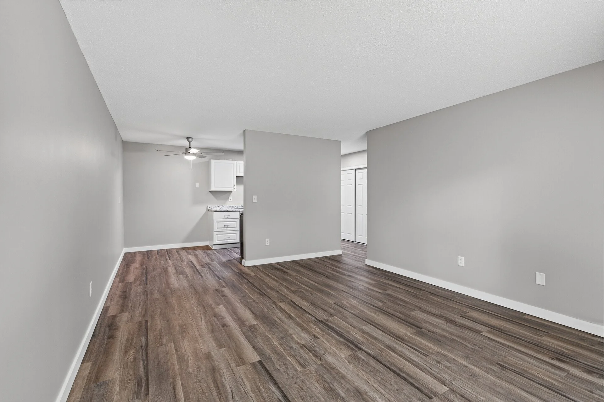 66_6048_Upper_51st_11816_mls.jpg
