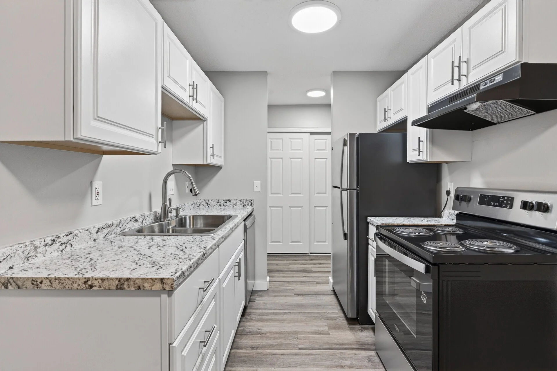 56_6048_Upper_51st_1186_mls.jpg