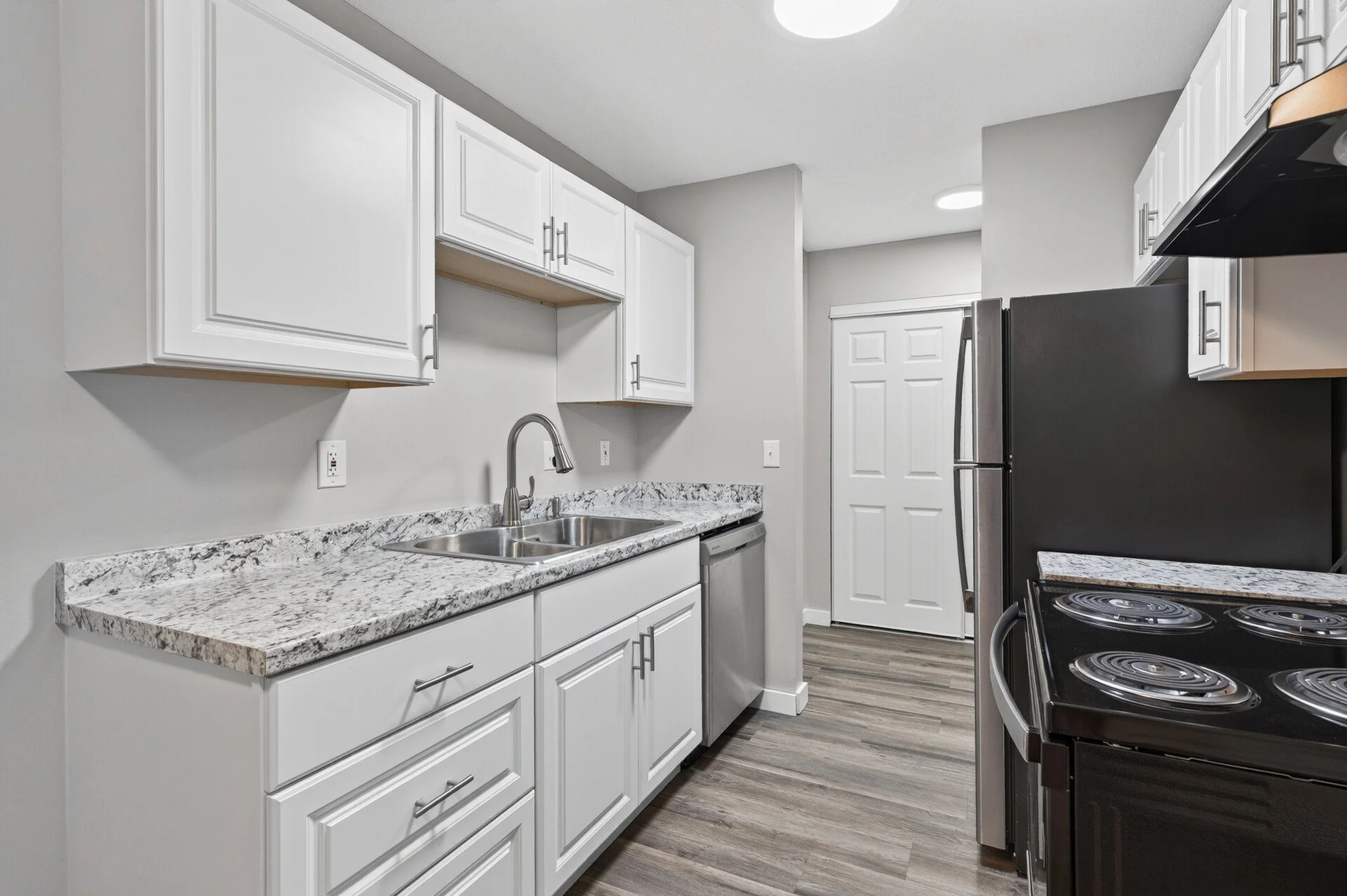 57_6048_Upper_51st_1187_mls.jpg
