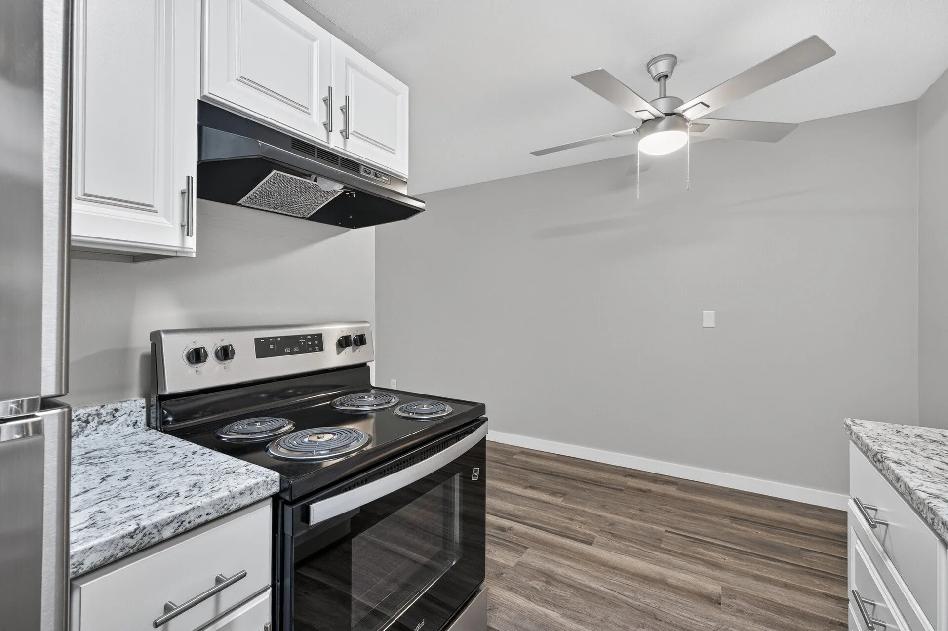 55_6048_Upper_51st_1185_mls.jpg