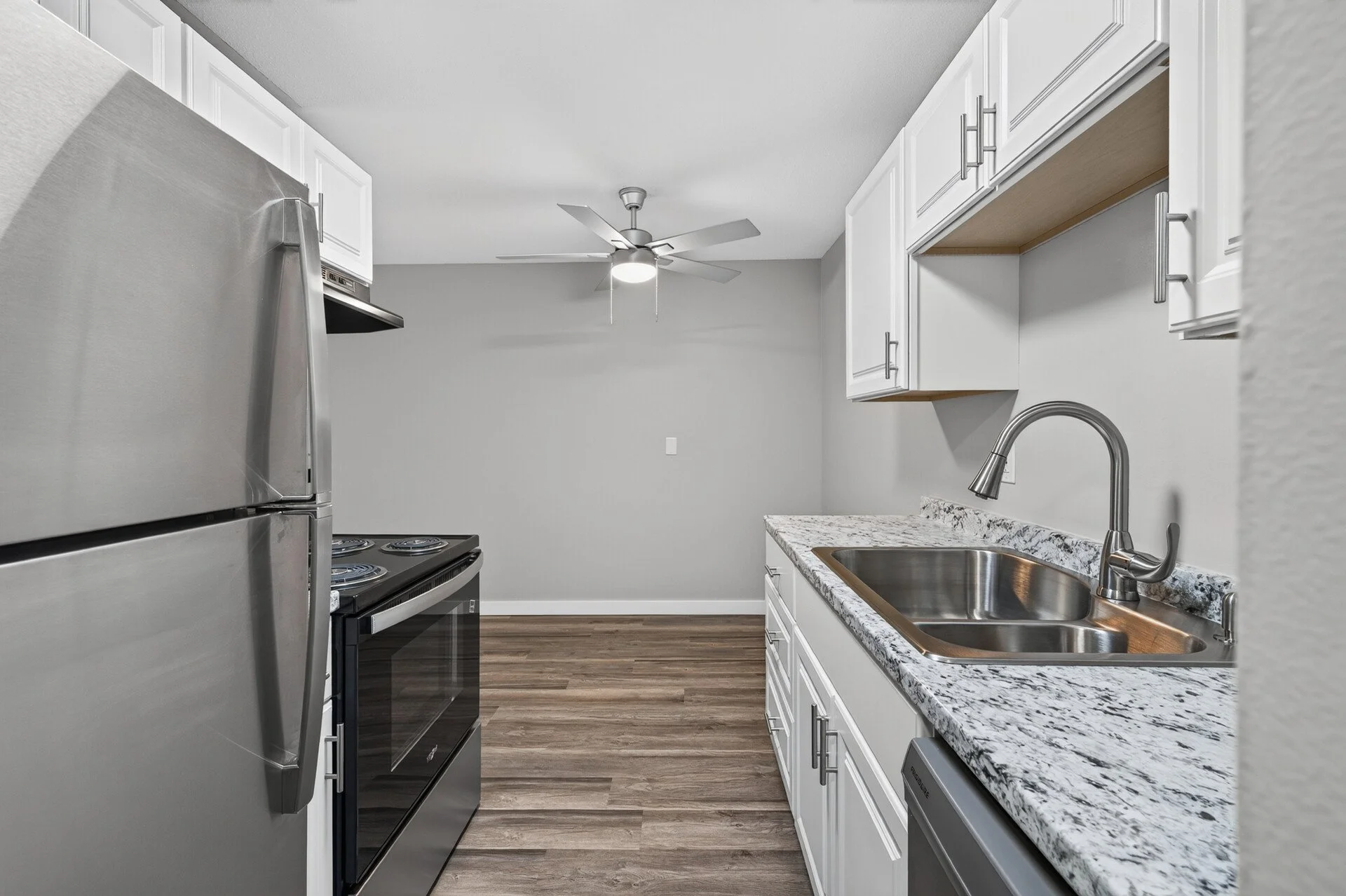 53_6048_Upper_51st_1183_mls.jpg