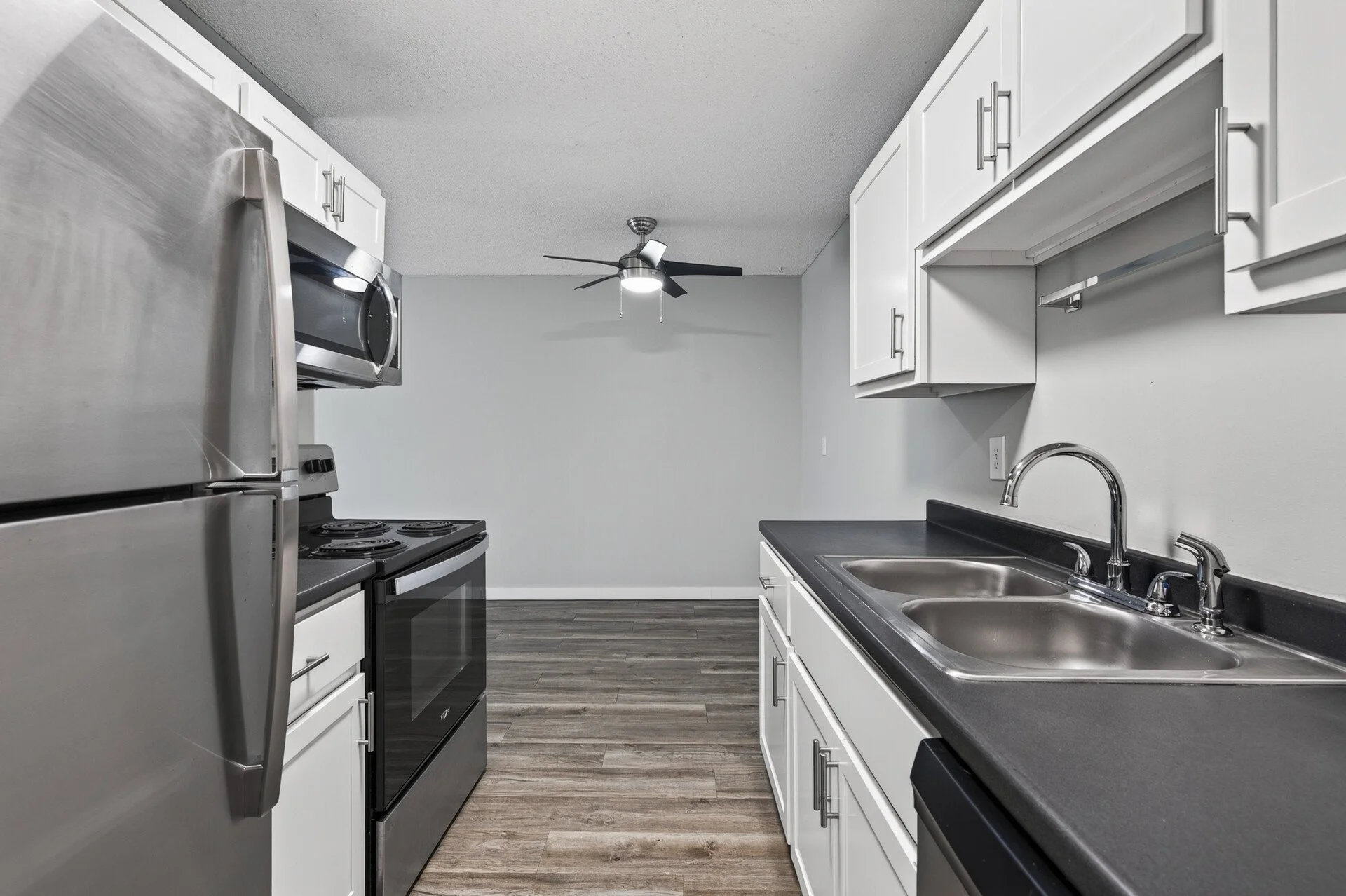 28_6048_Upper_51st_1053_mls.jpg