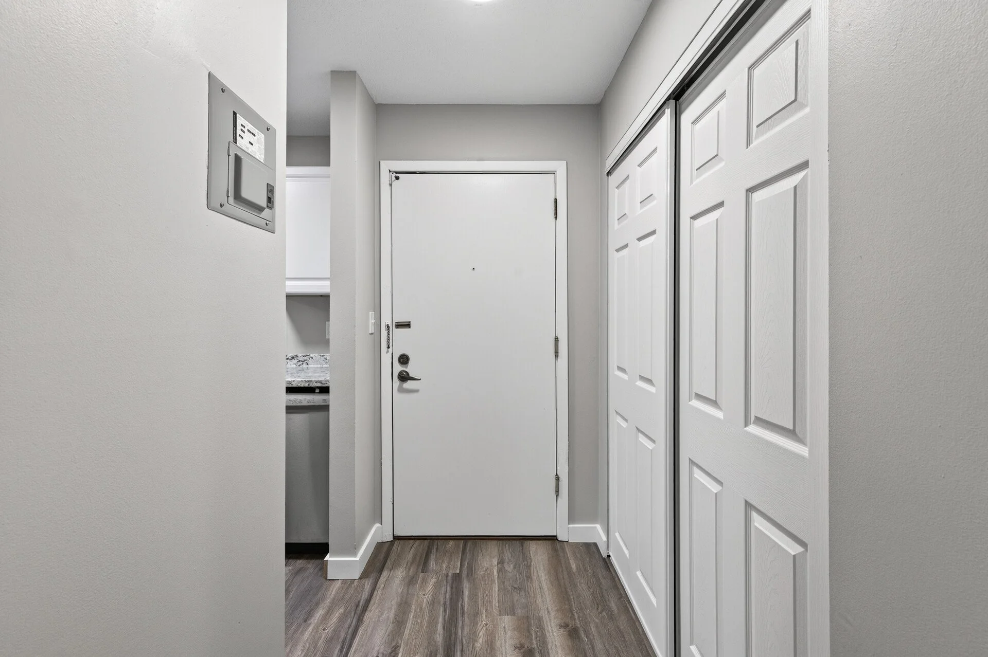 51_6048_Upper_51st_1181_mls.jpg