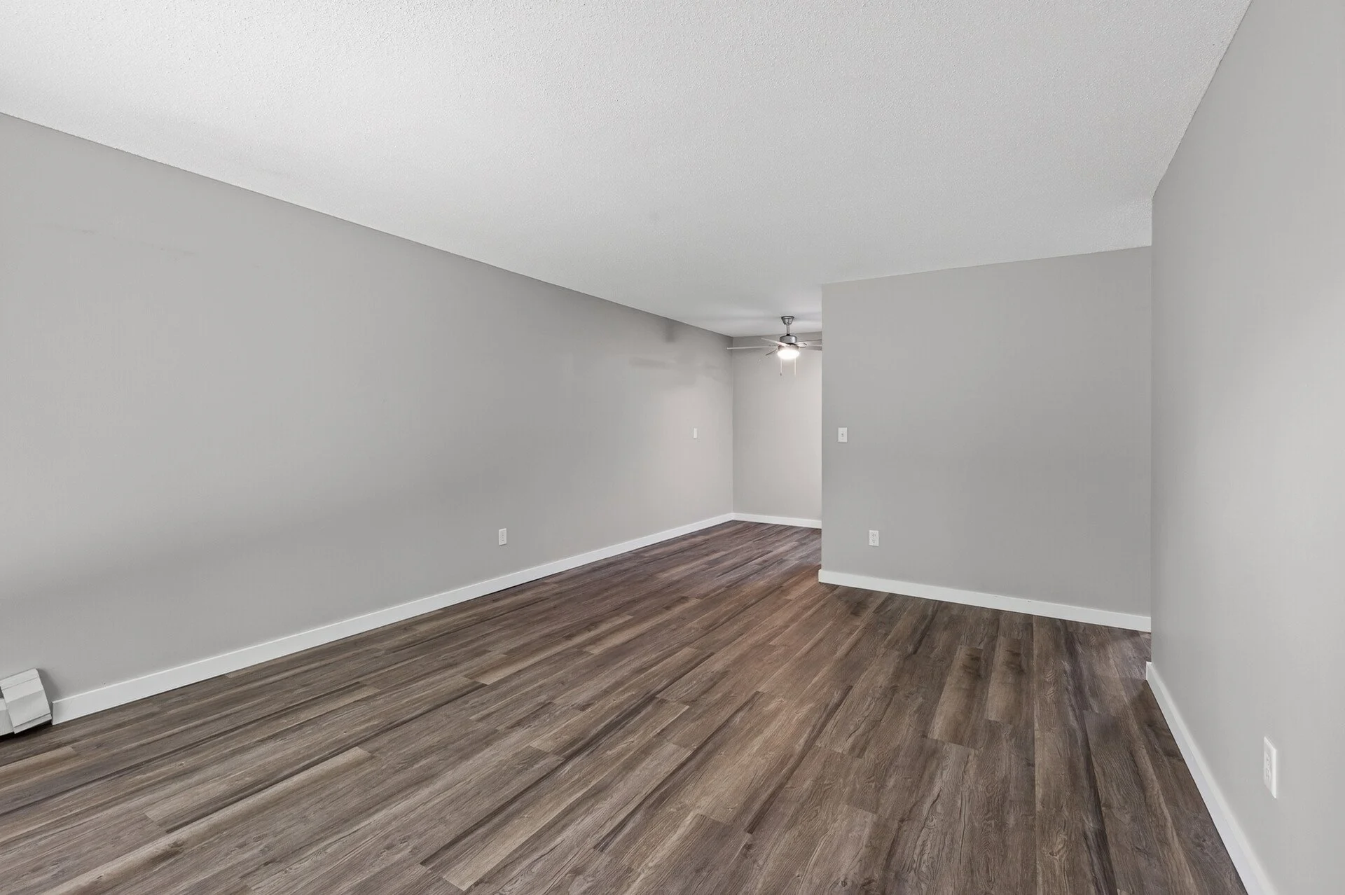 65_6048_Upper_51st_11815_mls.jpg