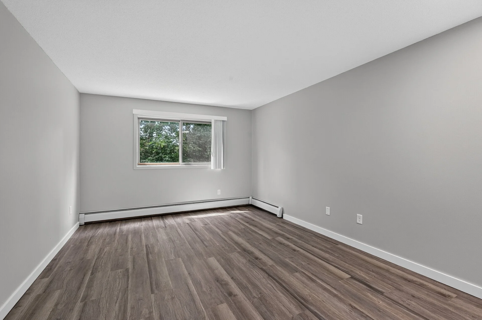 69_6048_Upper_51st_11819_mls.jpg