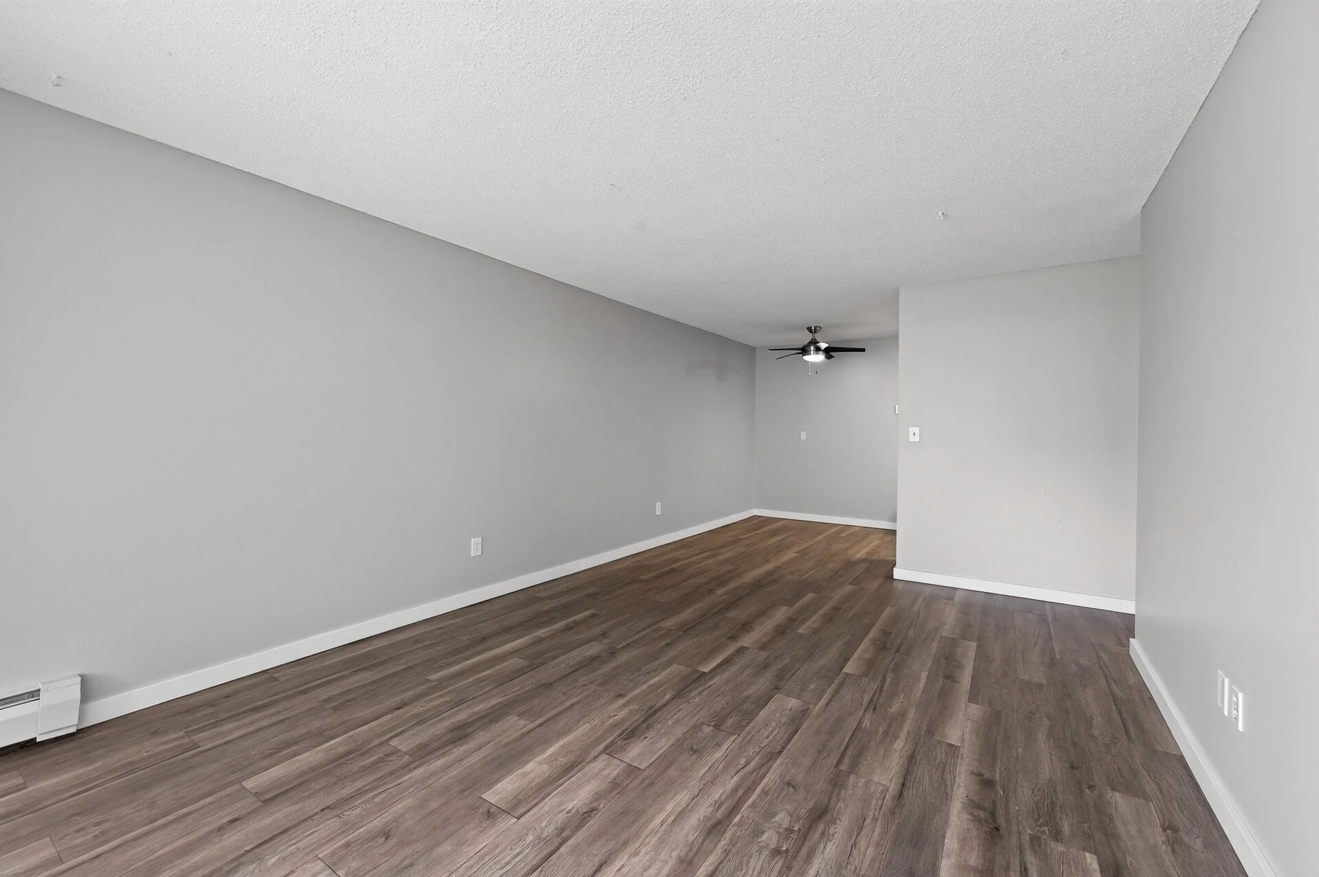 39_6048_Upper_51st_10514_mls.jpg