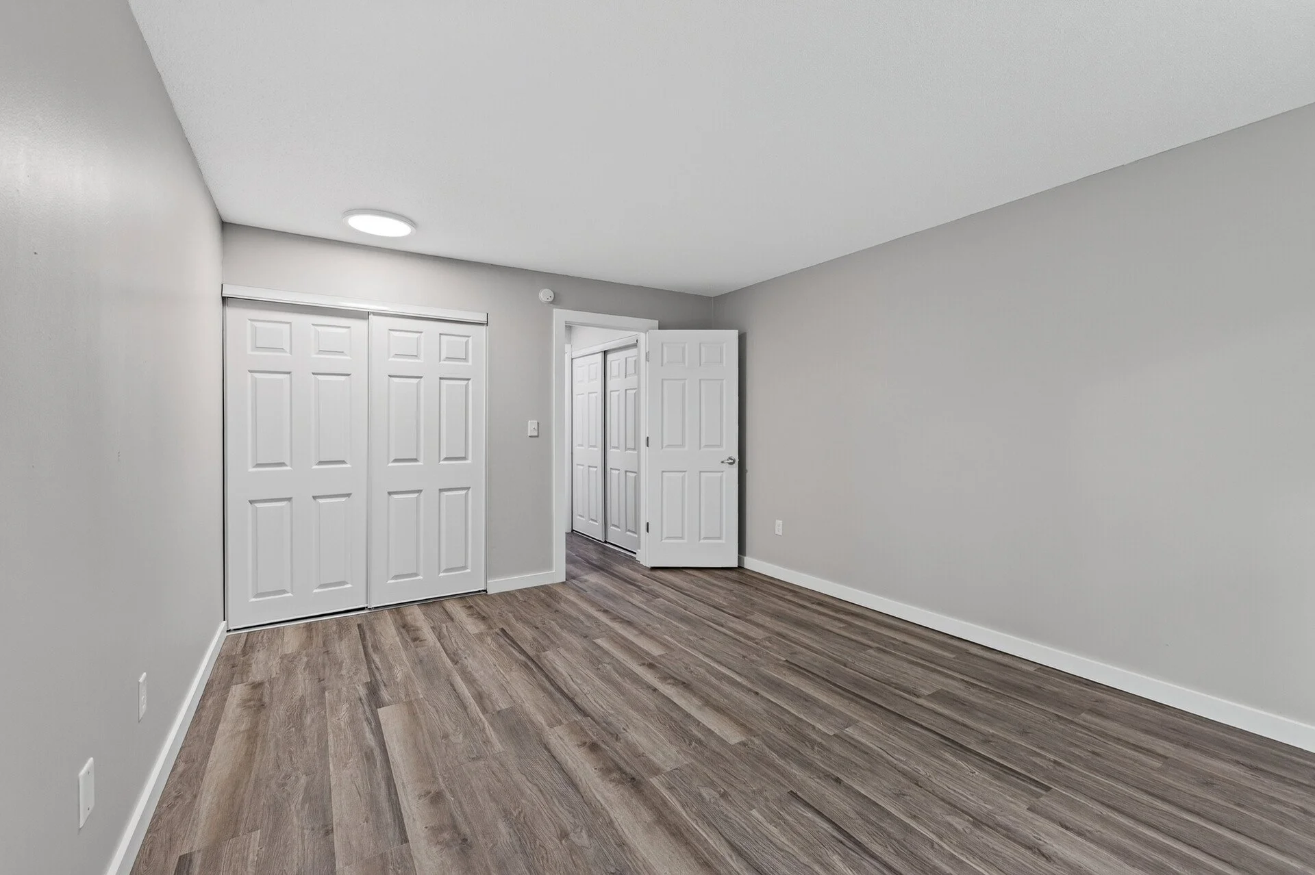 71_6048_Upper_51st_11821_mls.jpg