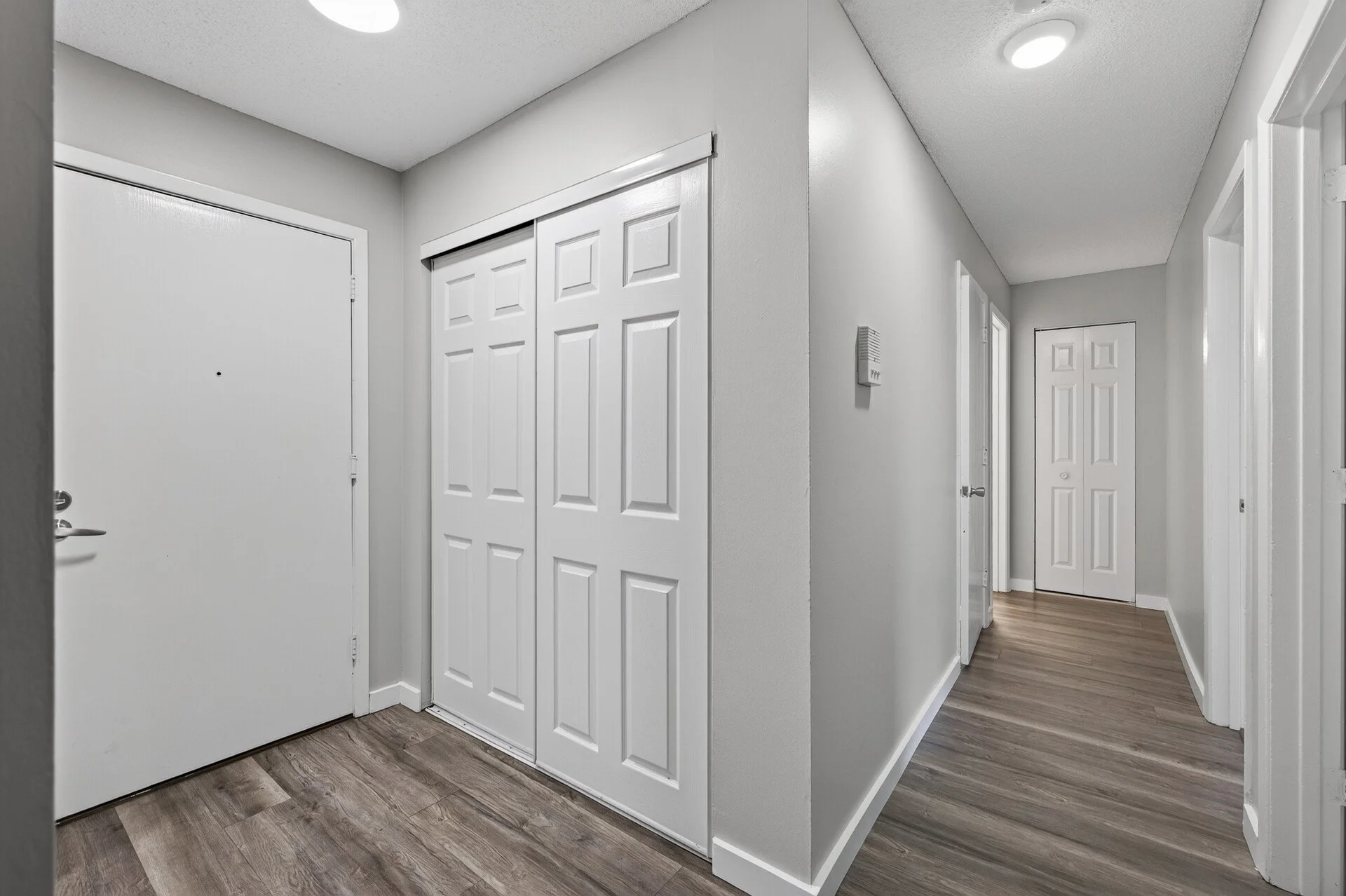 41_6048_Upper_51st_10516_mls.jpg