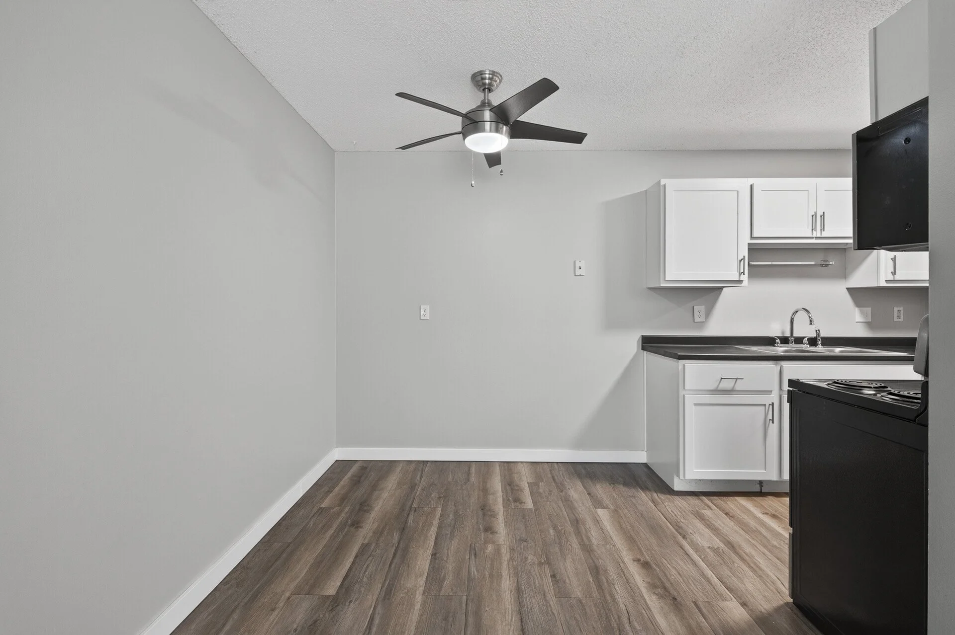 34_6048_Upper_51st_1059_mls.jpg