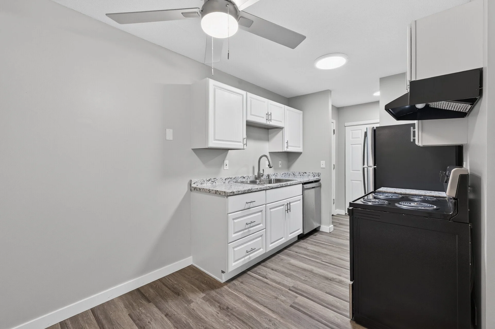 59_6048_Upper_51st_1189_mls.jpg