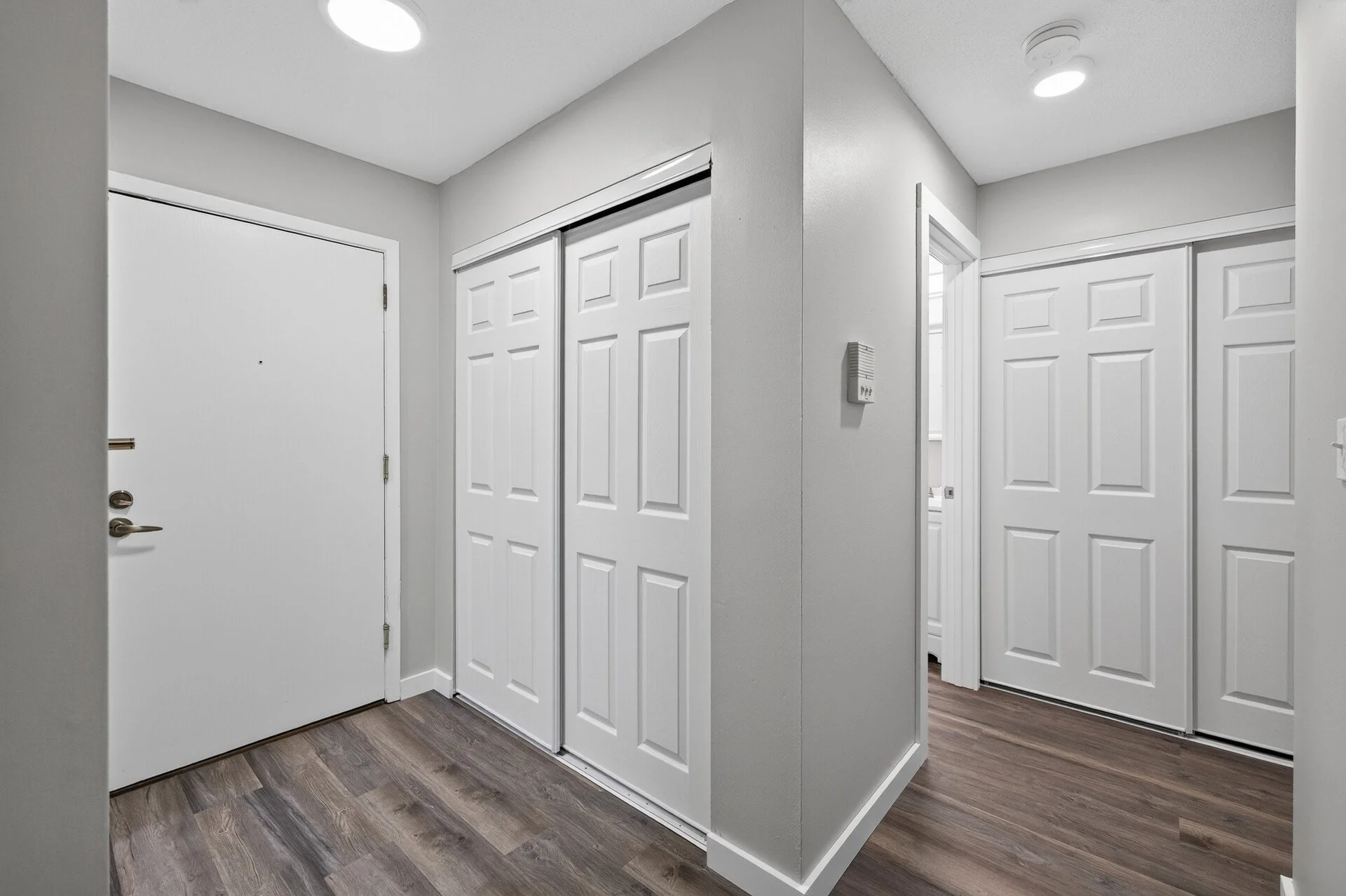 67_6048_Upper_51st_11817_mls.jpg