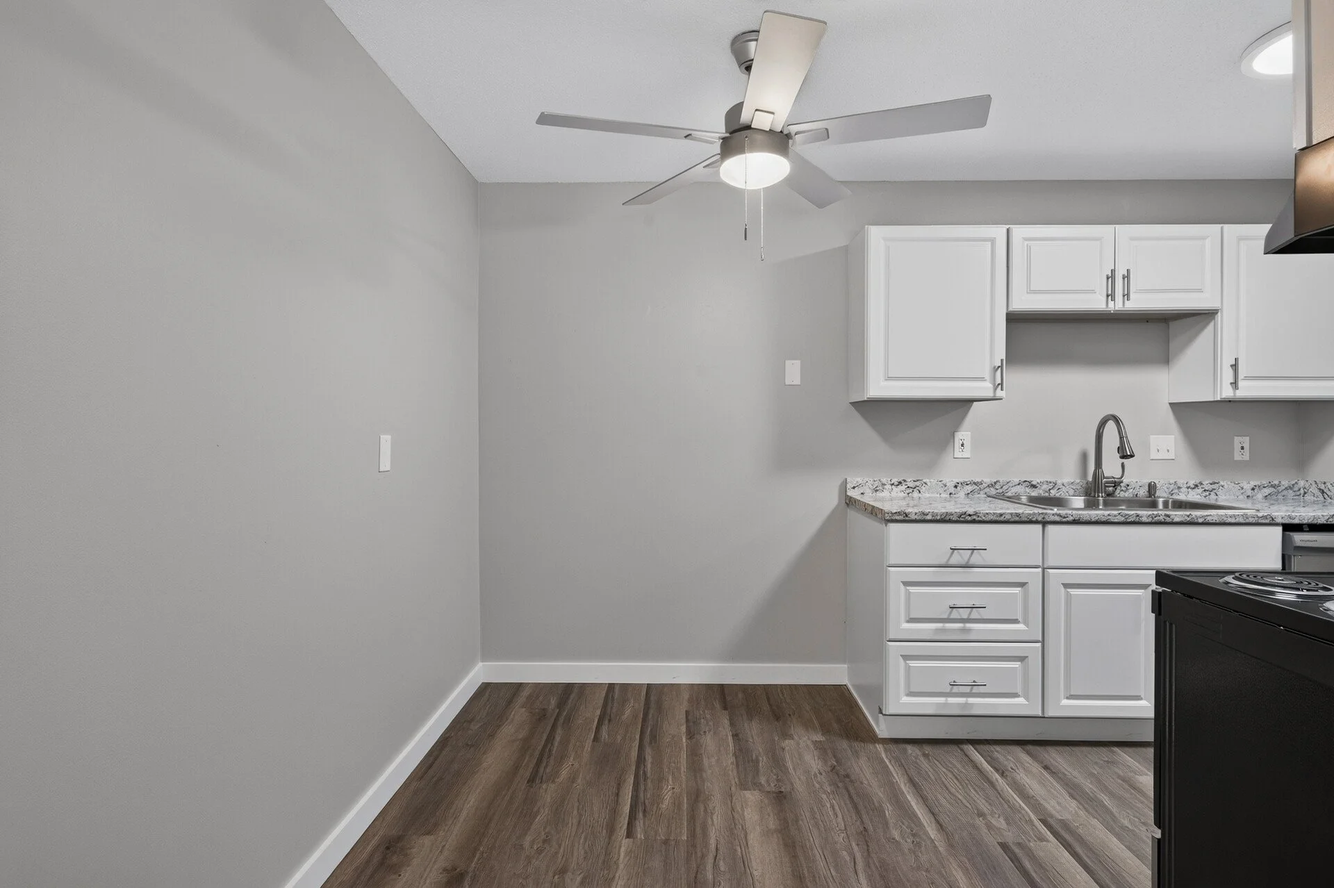 60_6048_Upper_51st_11810_mls.jpg