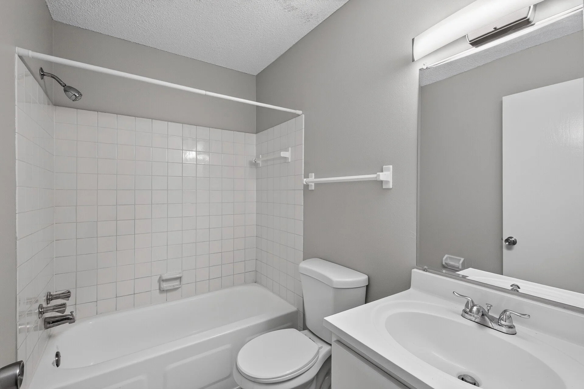 49_6048_Upper_51st_10524_mls.jpg