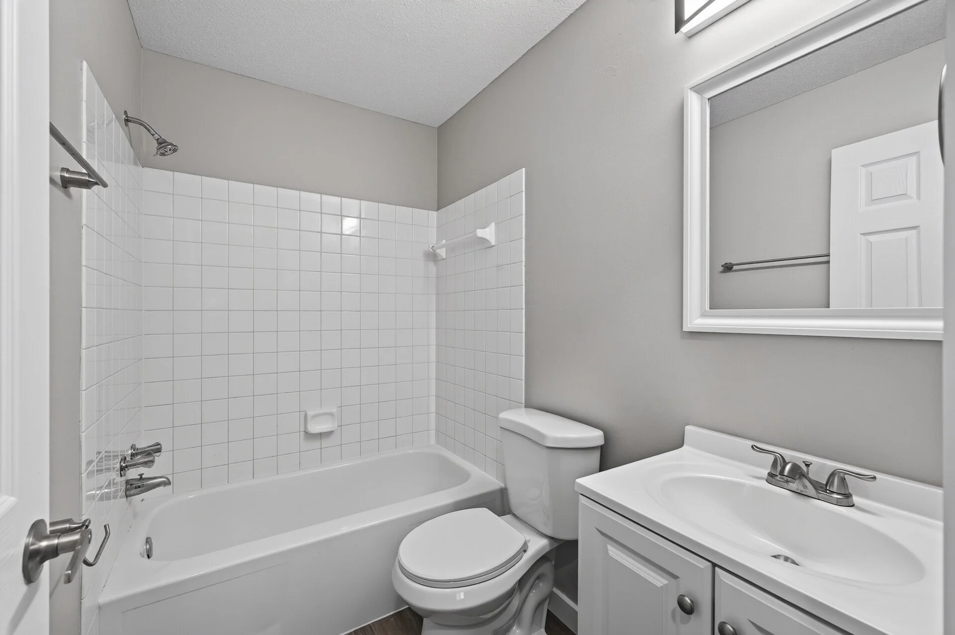 68_6048_Upper_51st_11818_mls.jpg