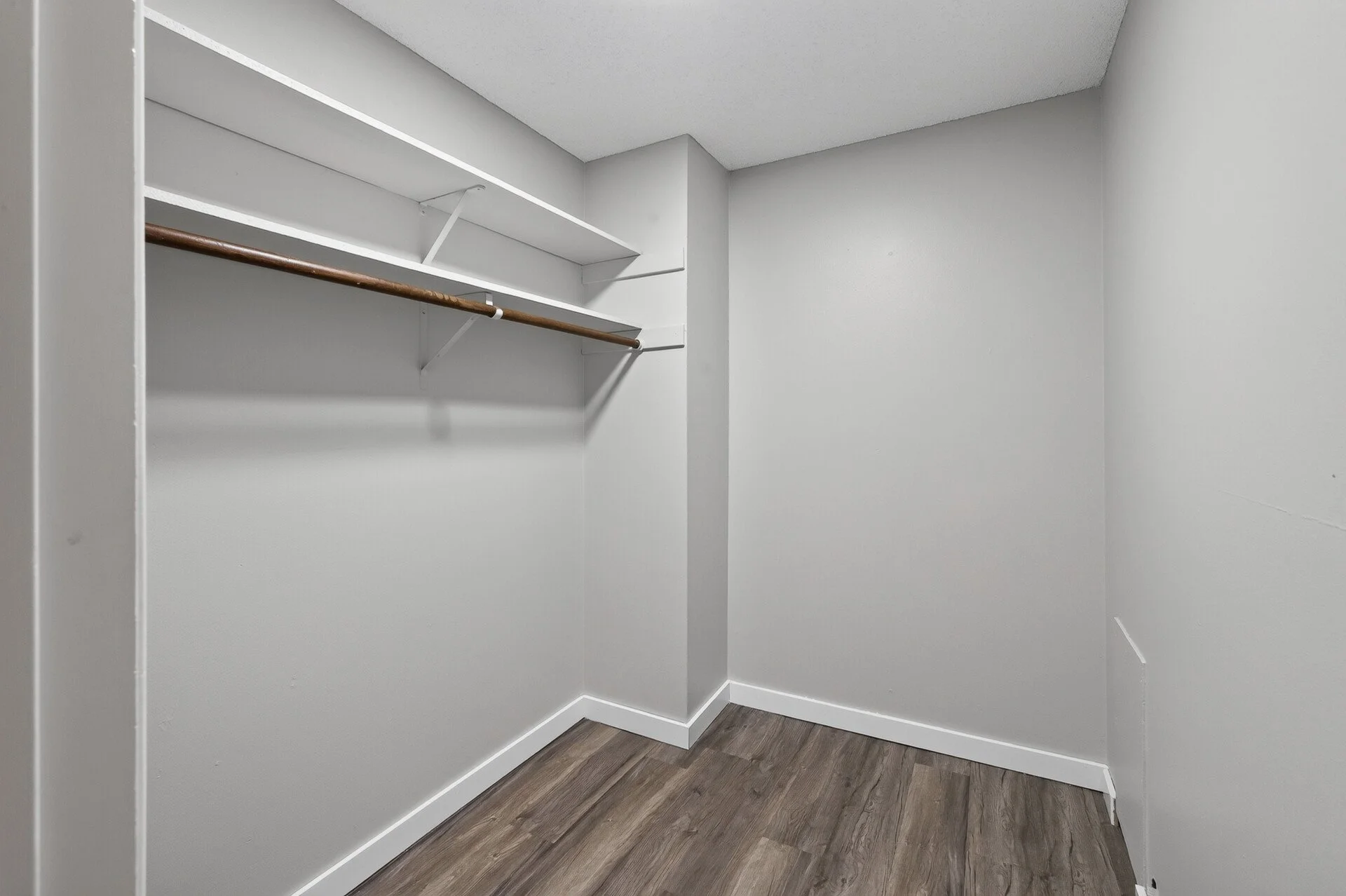 48_6048_Upper_51st_10523_mls.jpg