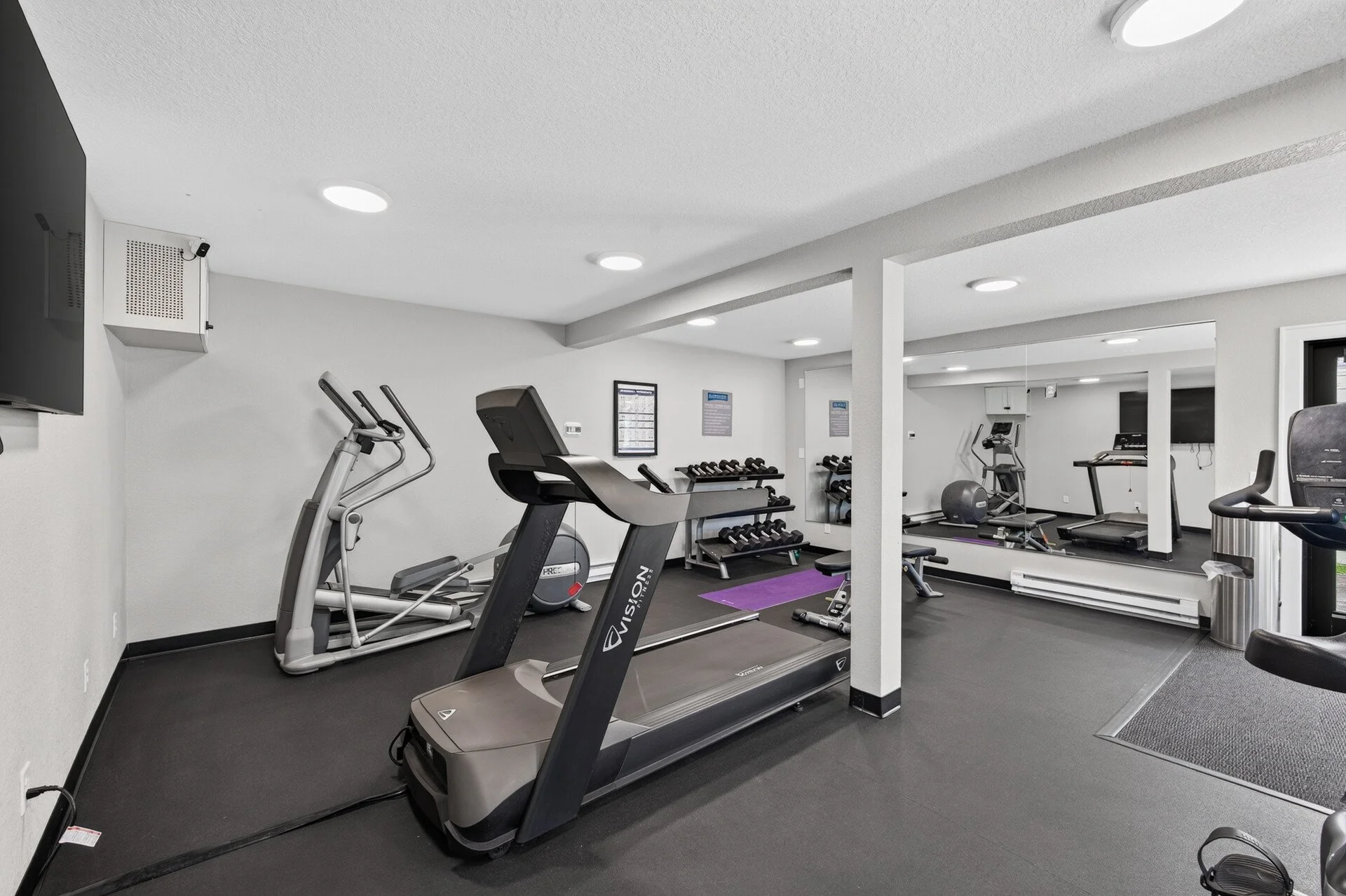 18_6048_Upper_51st_Ext_Ame18_mls.jpg